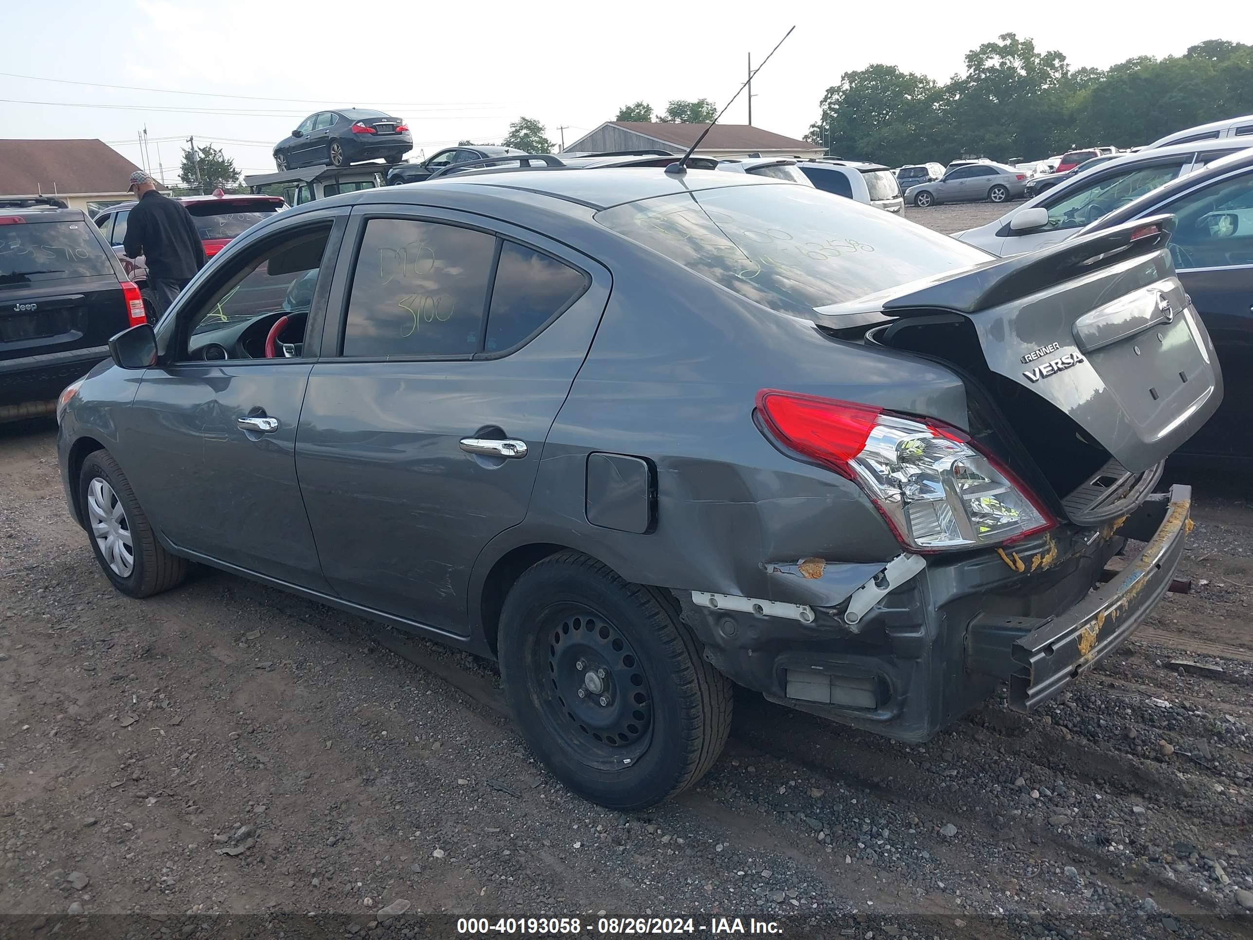 NISSAN VERSA image 3