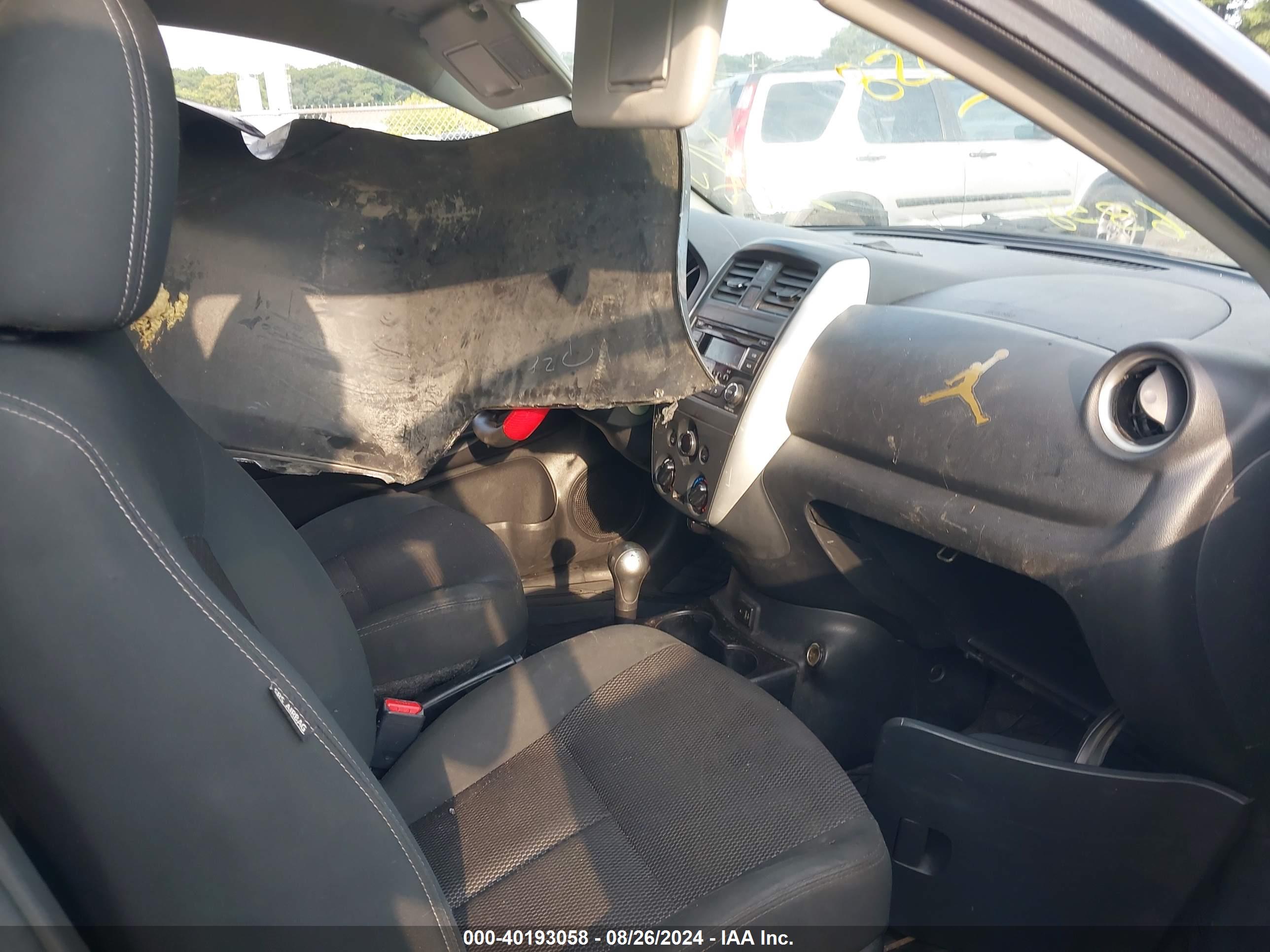 NISSAN VERSA image 5