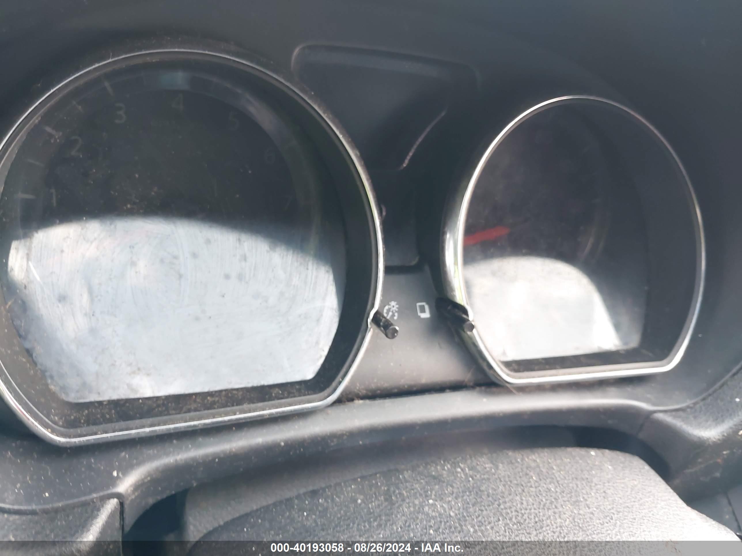 NISSAN VERSA image 7