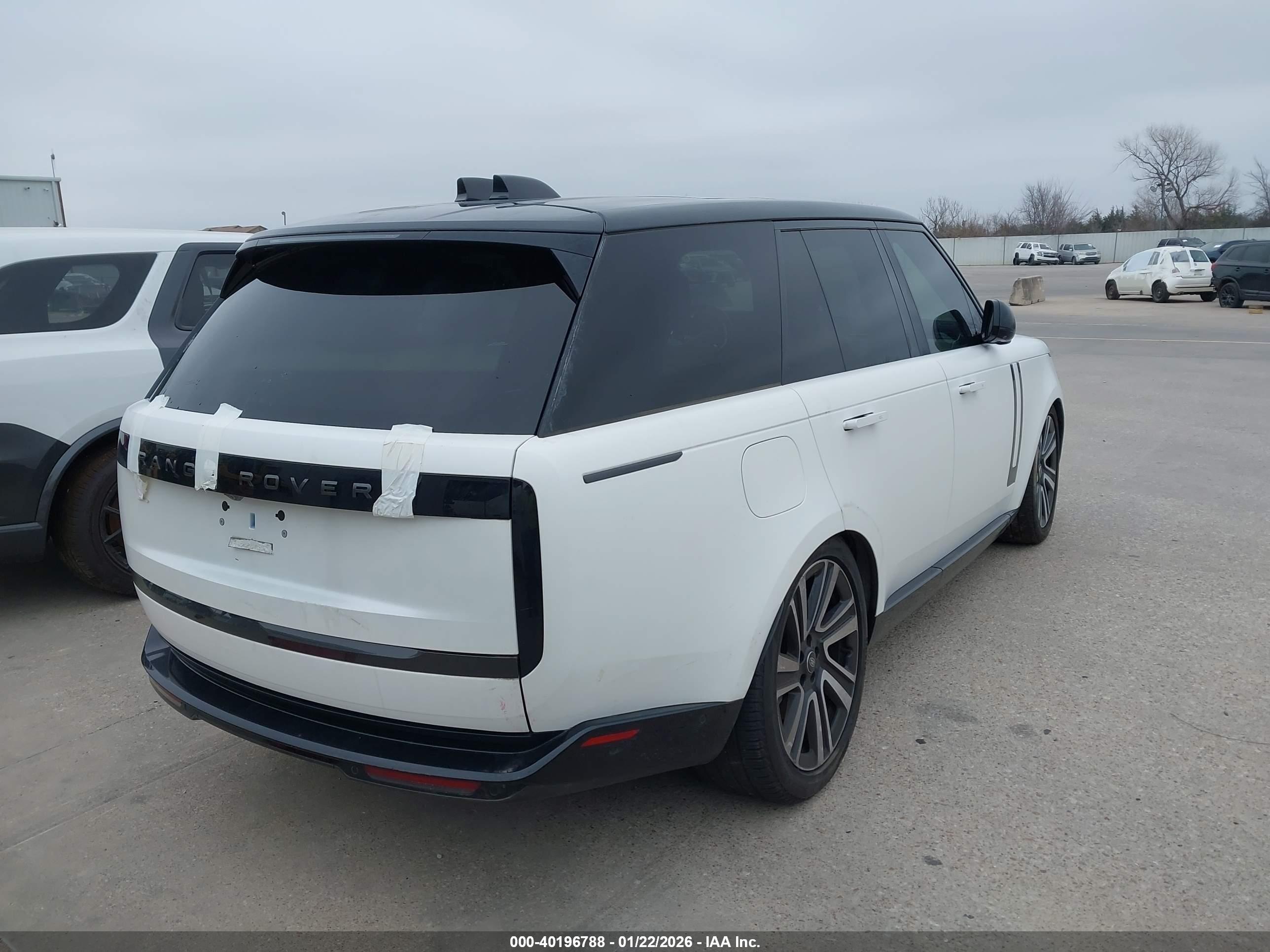 LAND ROVER image 4