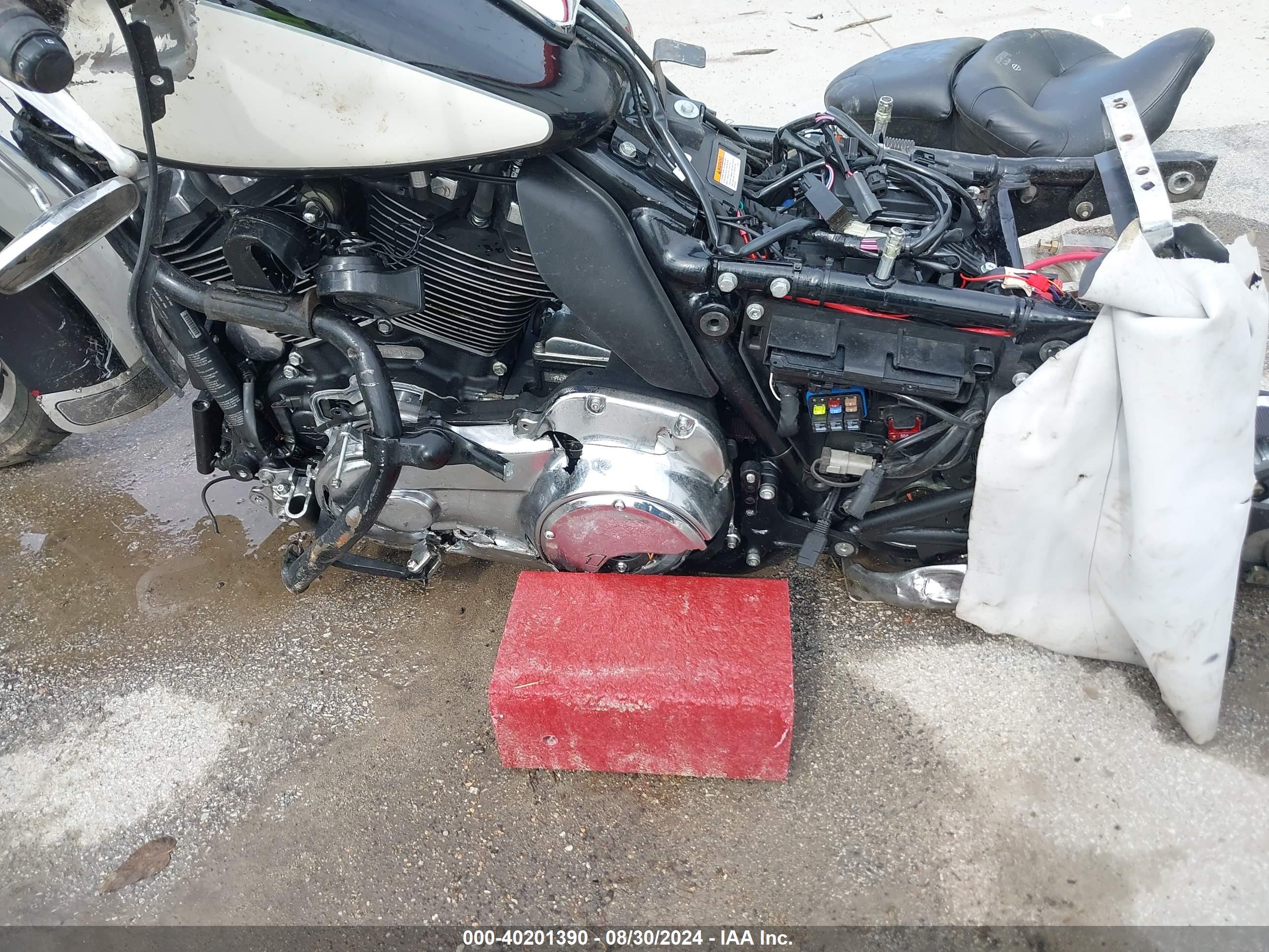 HARLEY-DAVIDSON FLHTP image 9