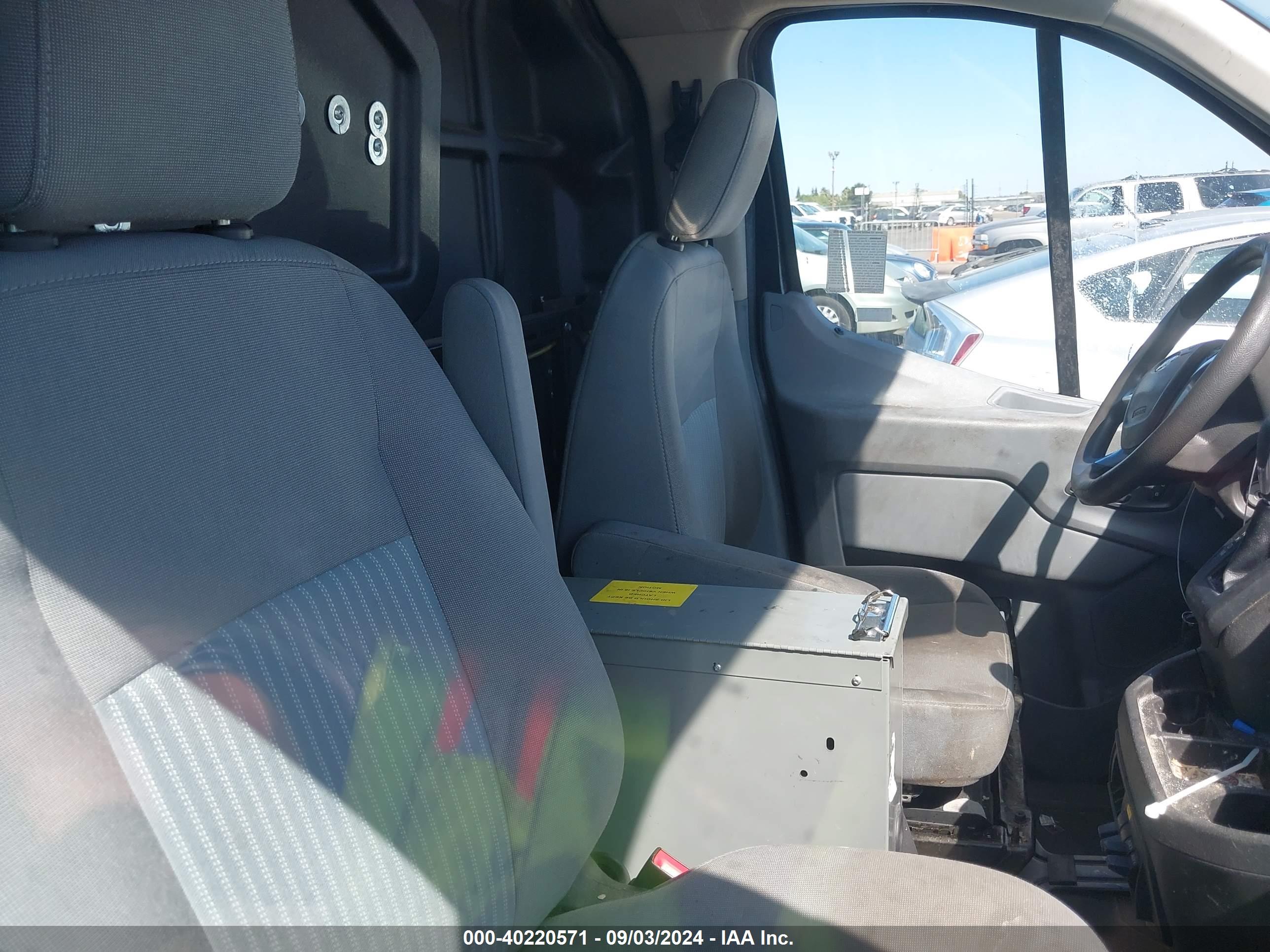 FORD TRANSIT-150 image 8