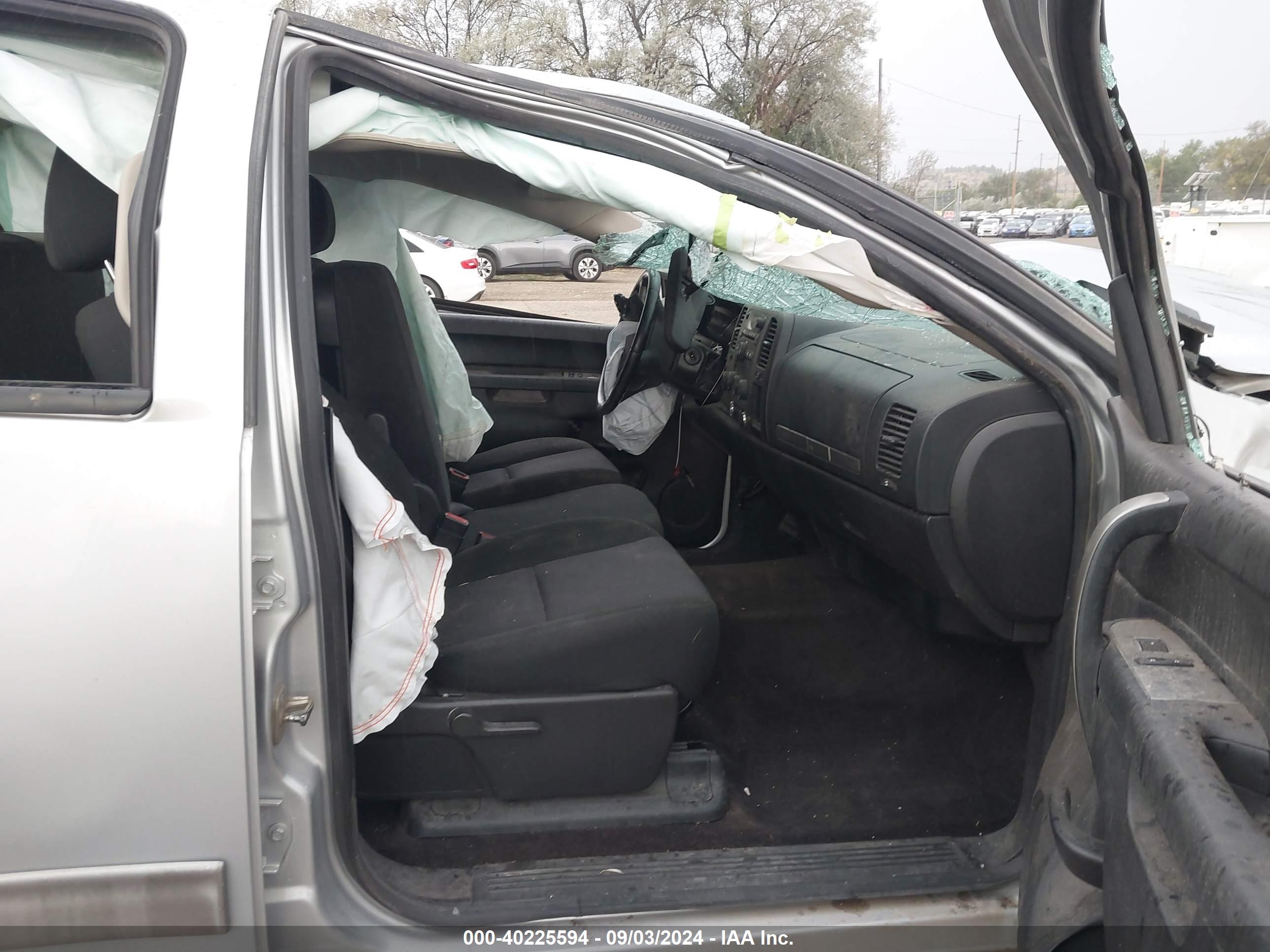 CHEVROLET SILVERADO image 5