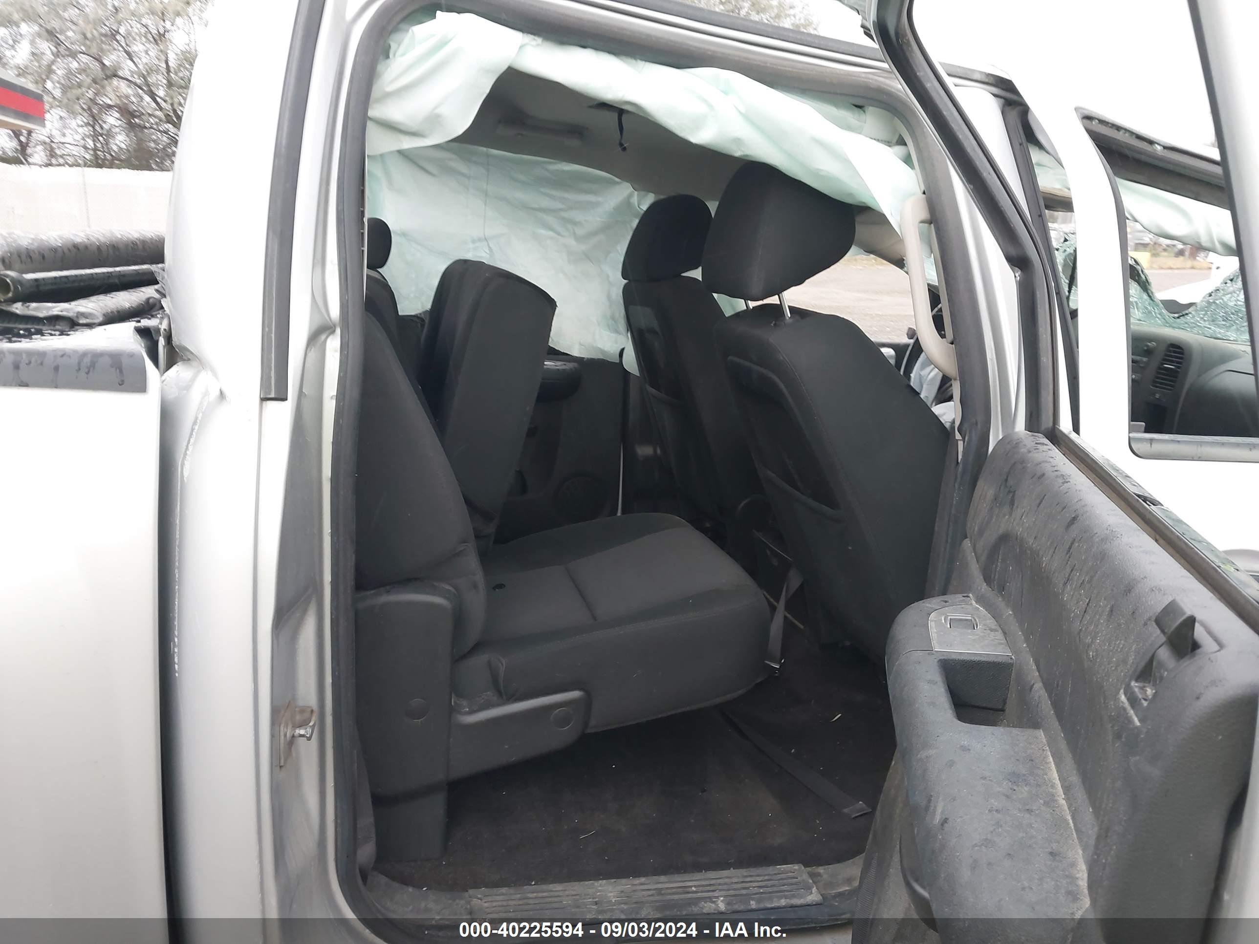 CHEVROLET SILVERADO image 8