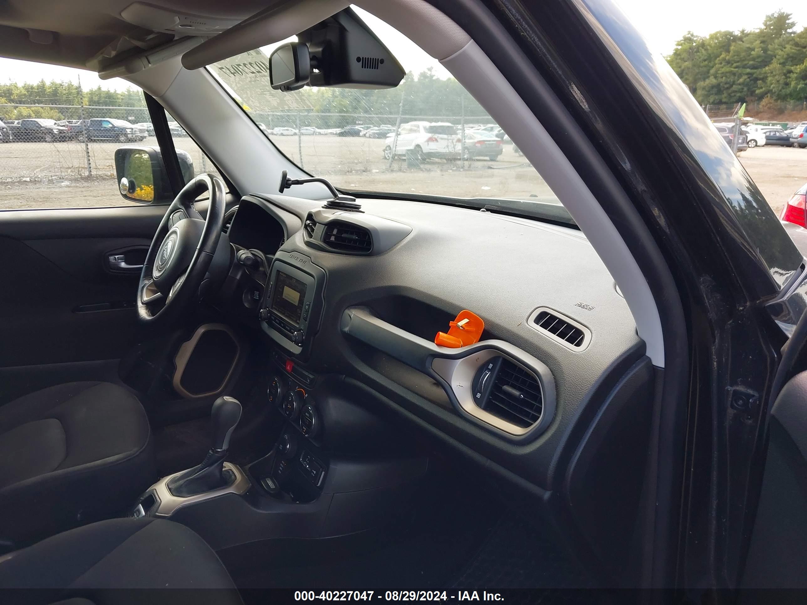 JEEP RENEGADE image 5