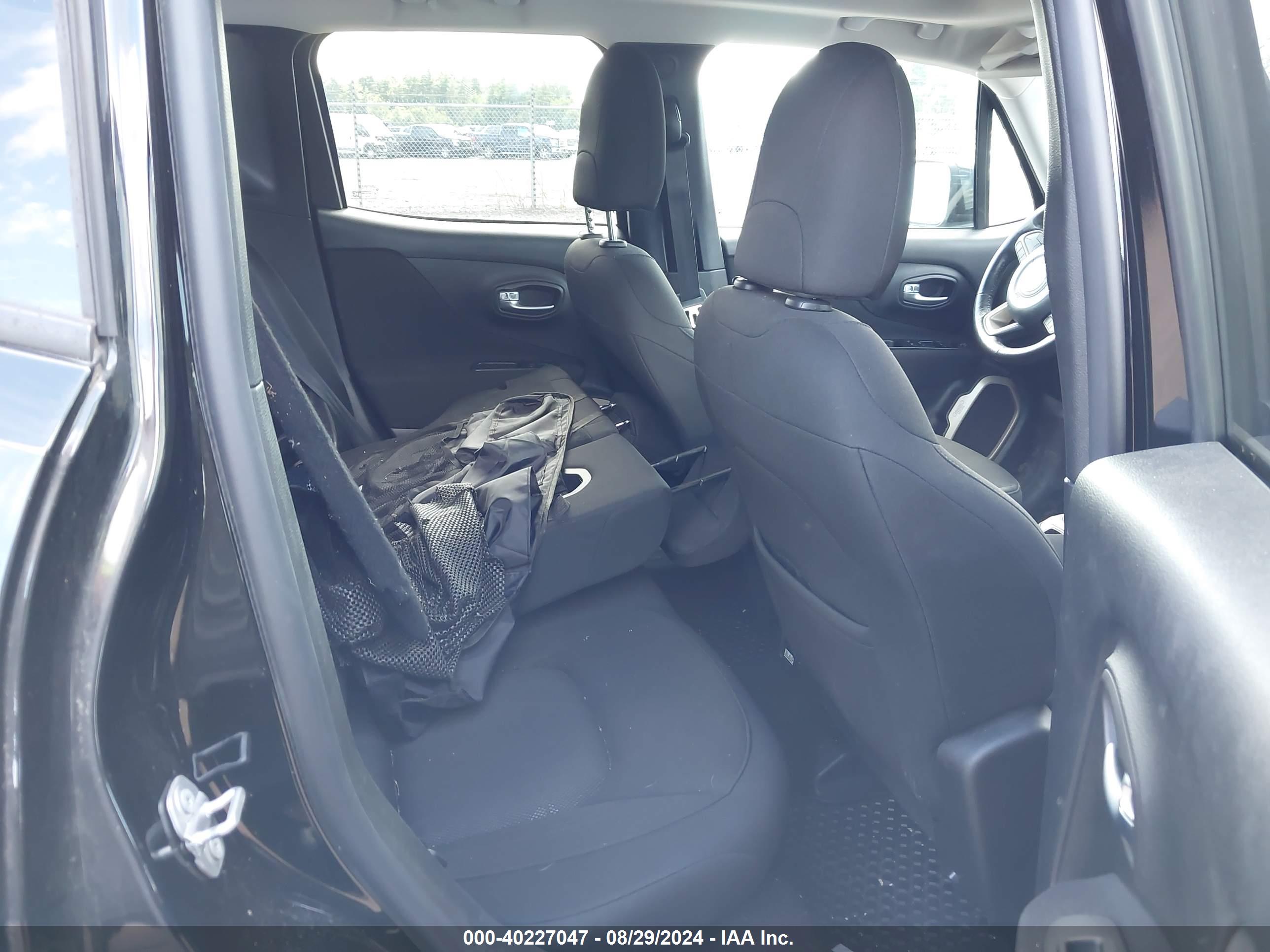 JEEP RENEGADE image 8