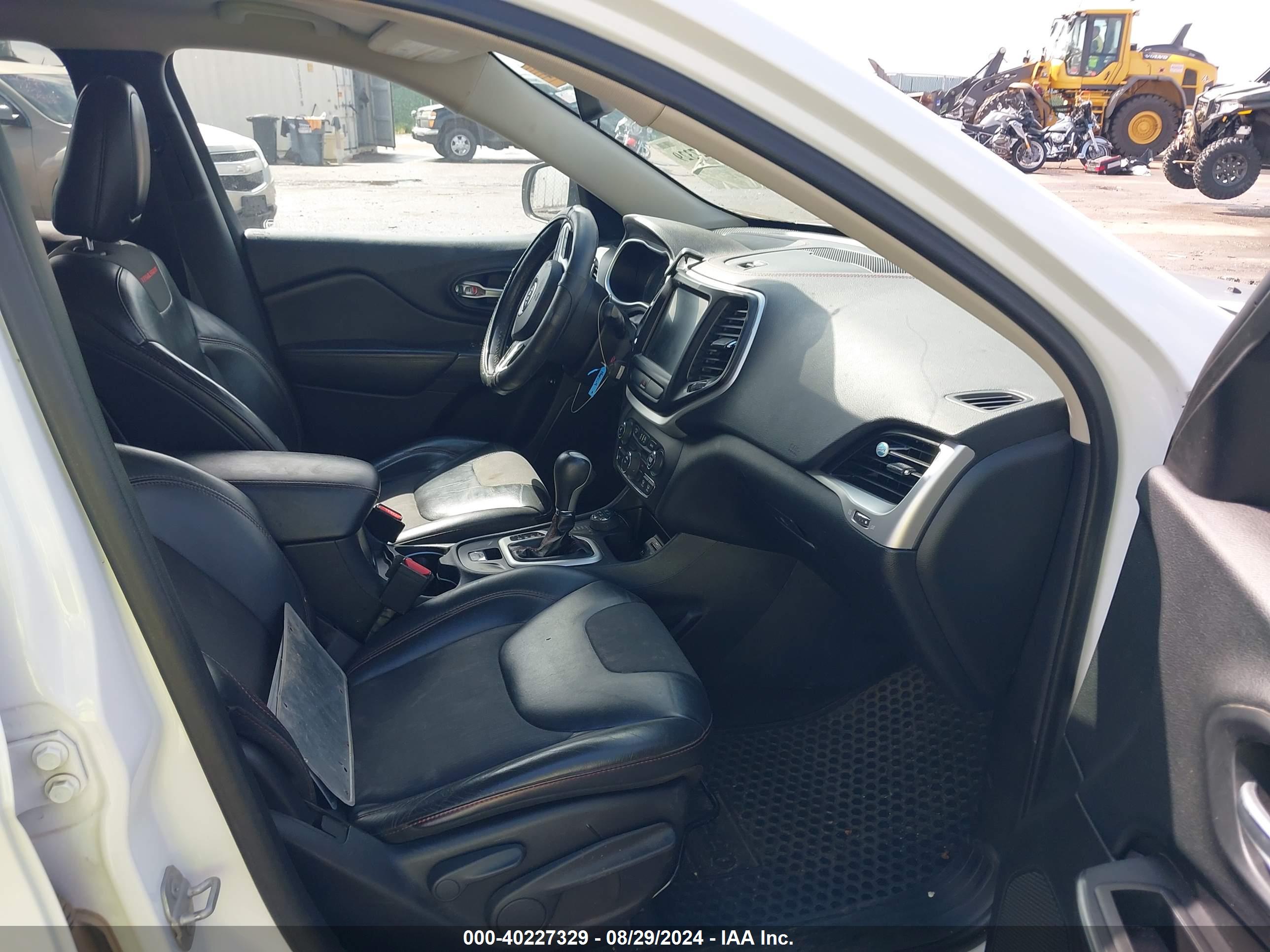 JEEP CHEROKEE image 5