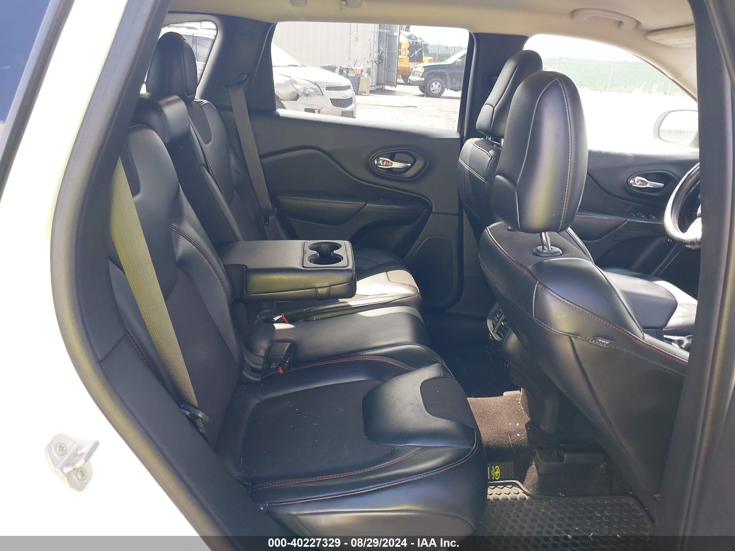 JEEP CHEROKEE image 8