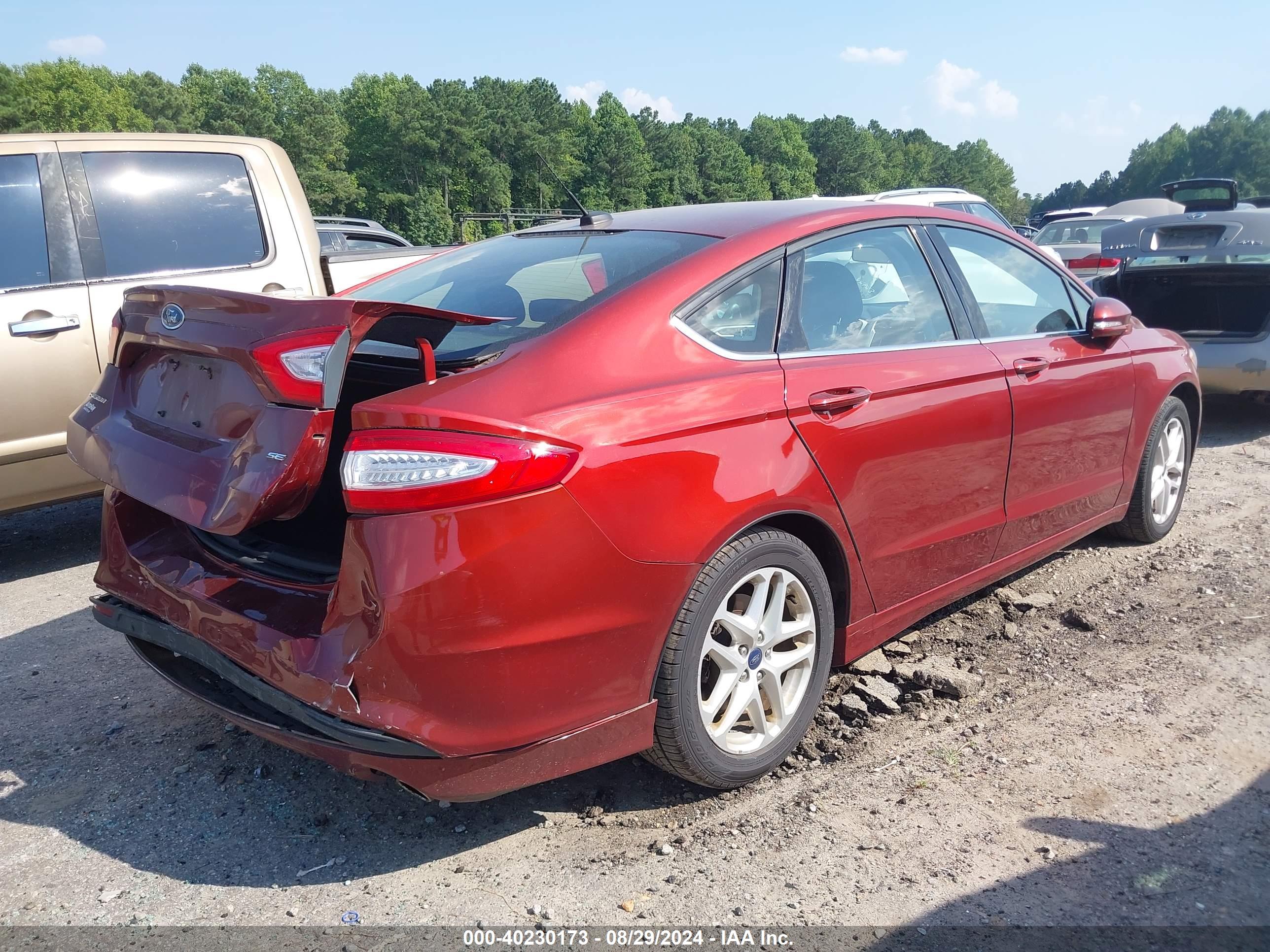 FORD FUSION image 4