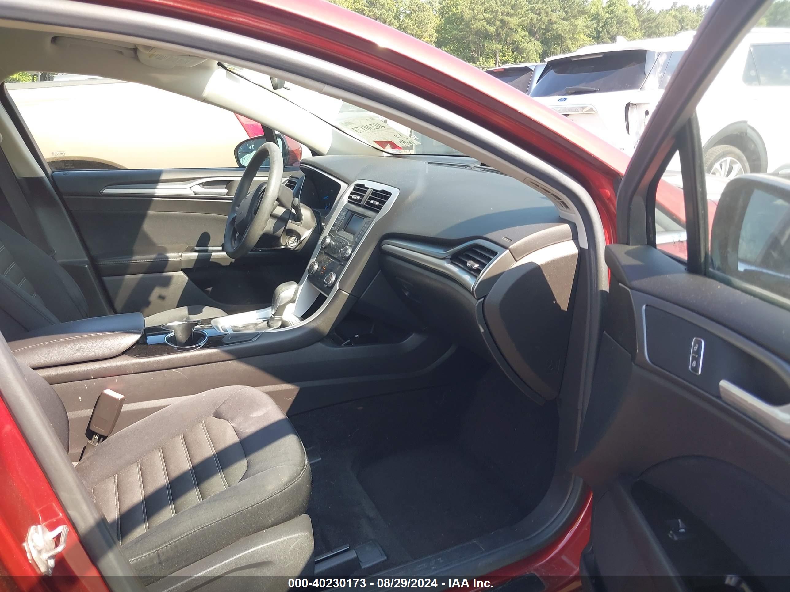 FORD FUSION image 5