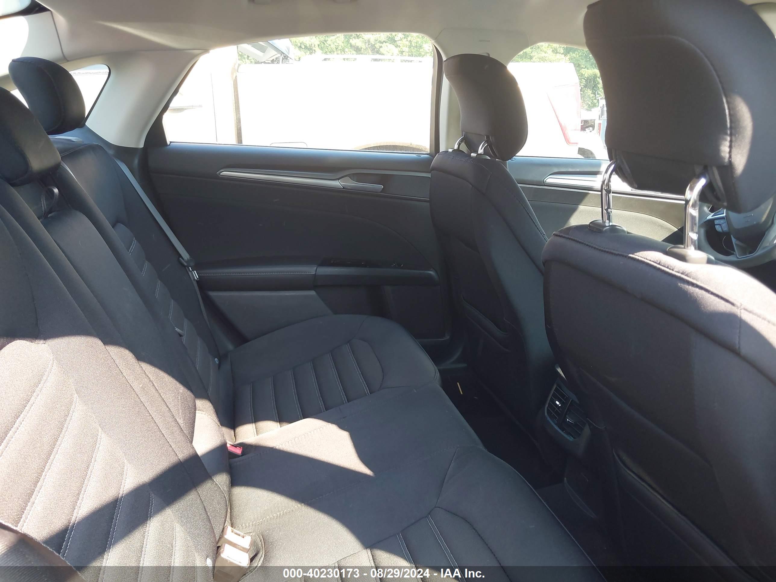 FORD FUSION image 8