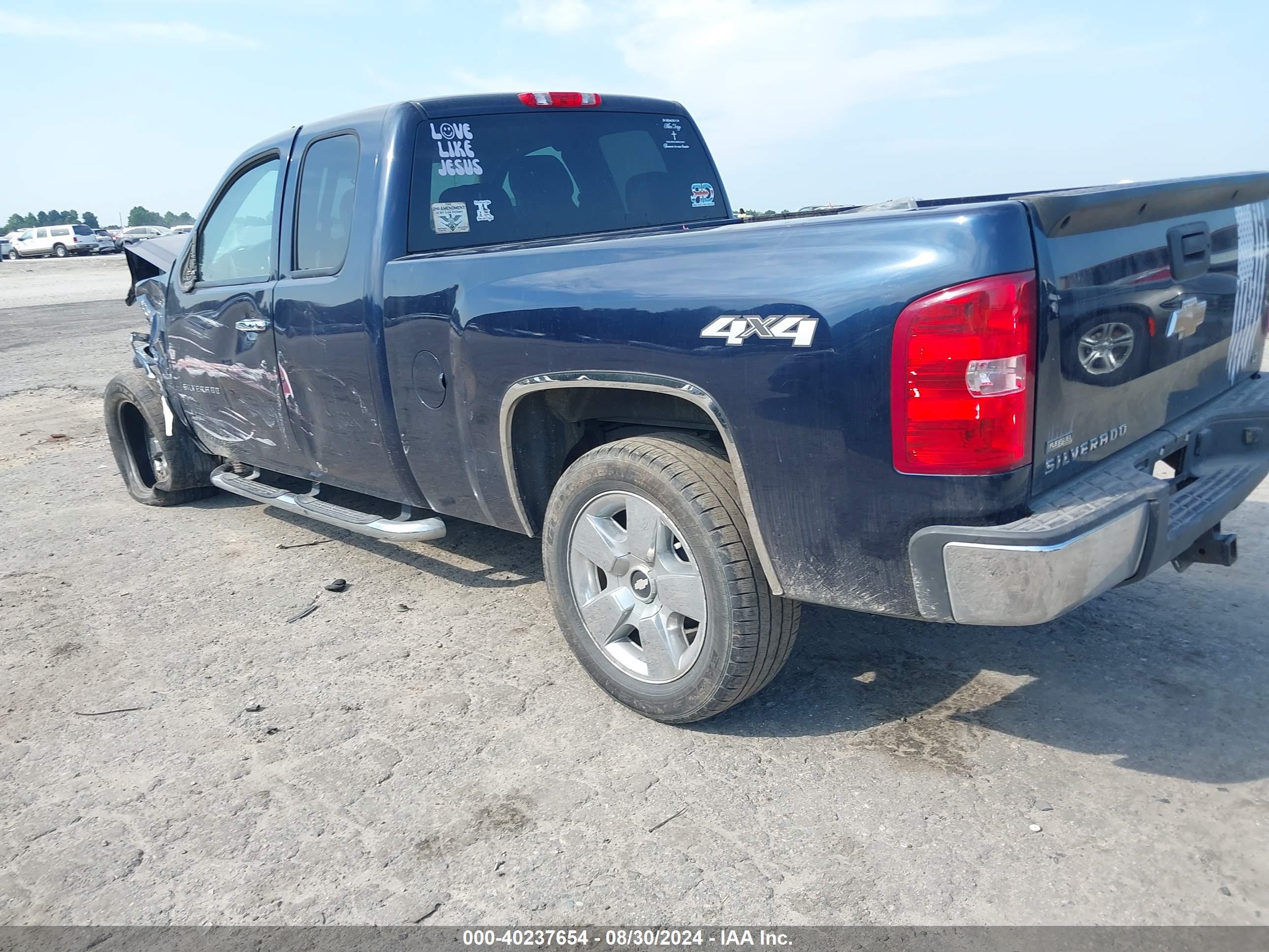 CHEVROLET SILVERADO image 3