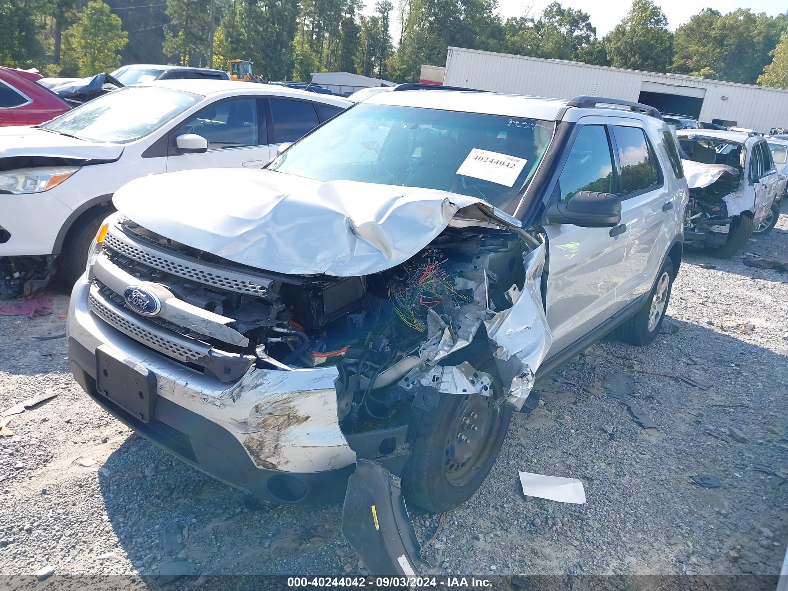 FORD EXPLORER image 2