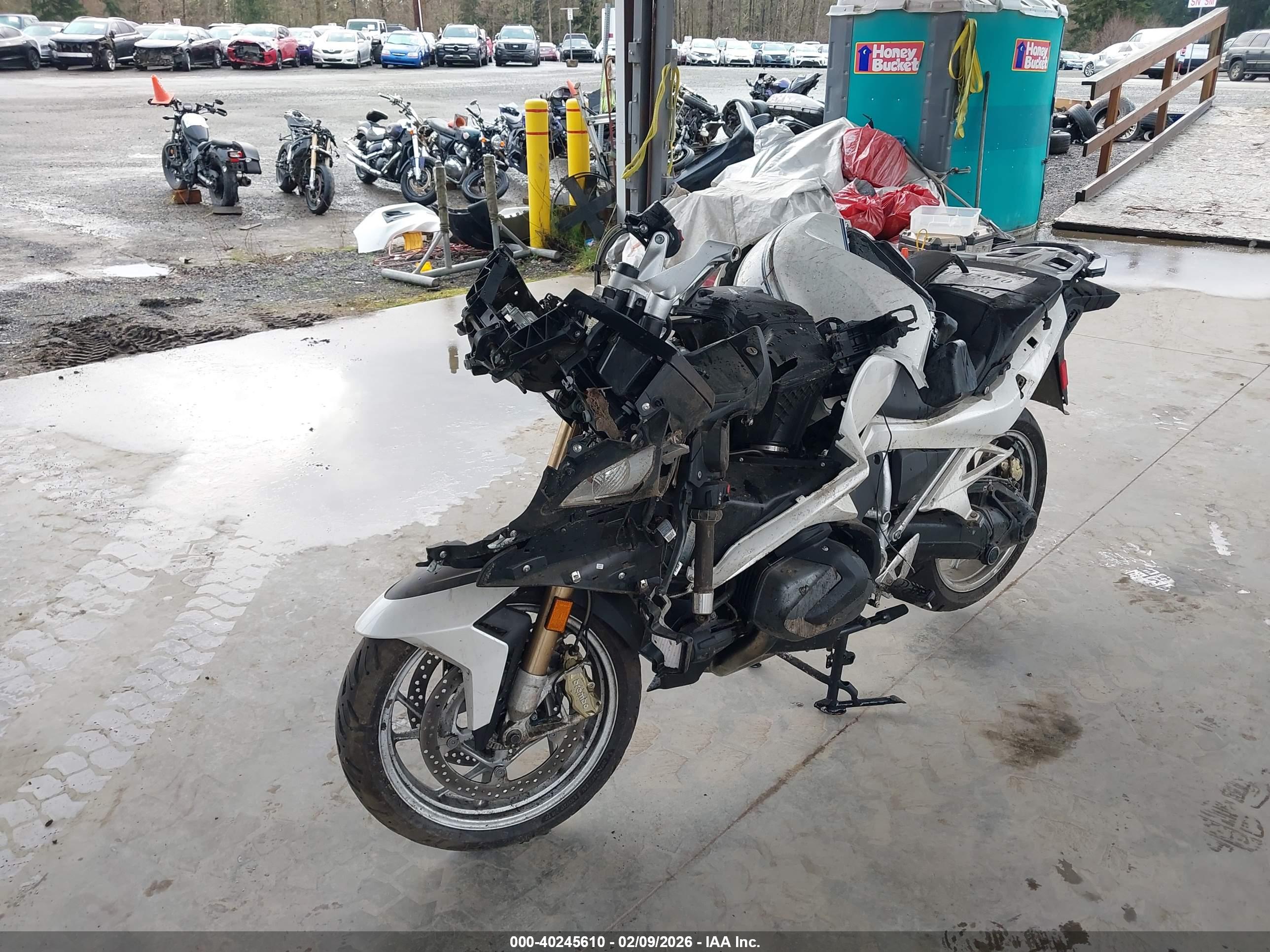 BMW R image 2