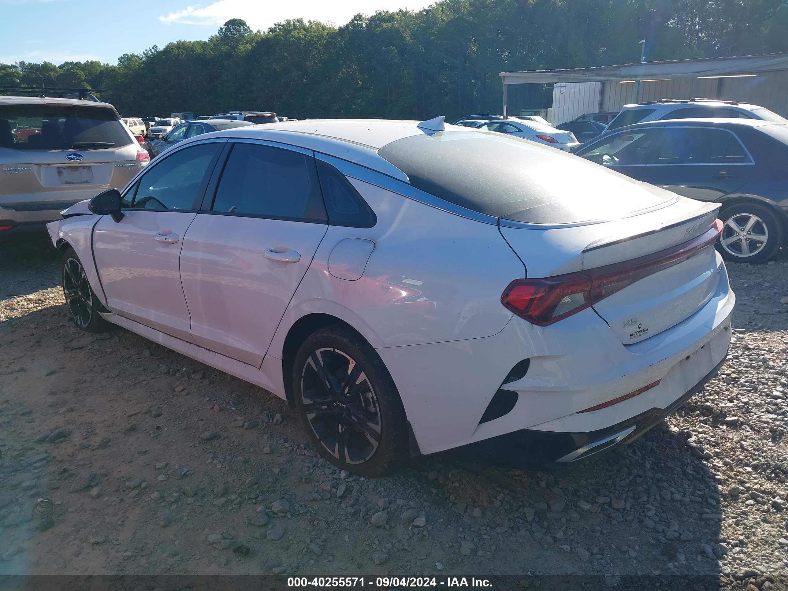 KIA K5 image 3