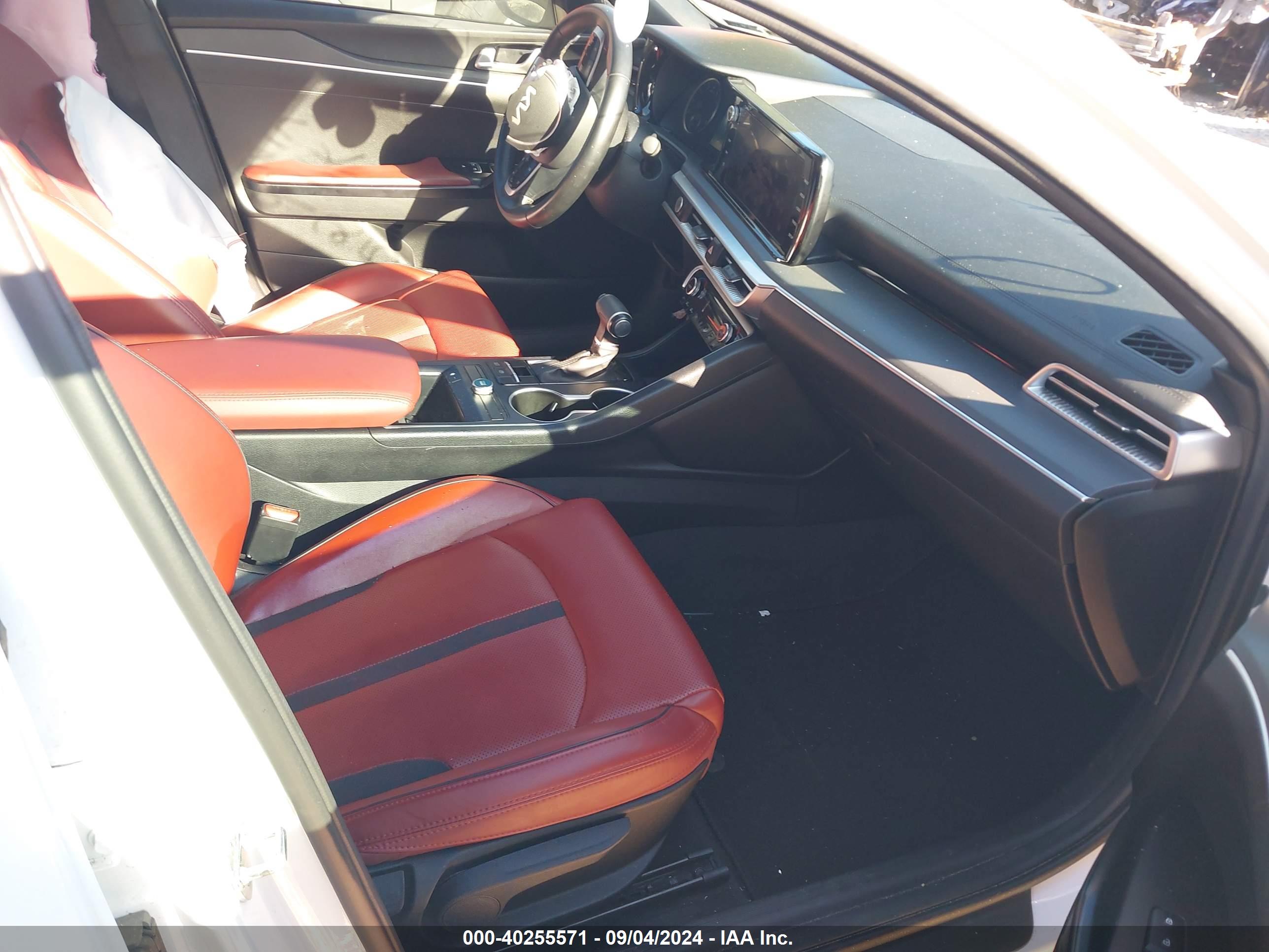 KIA K5 image 5