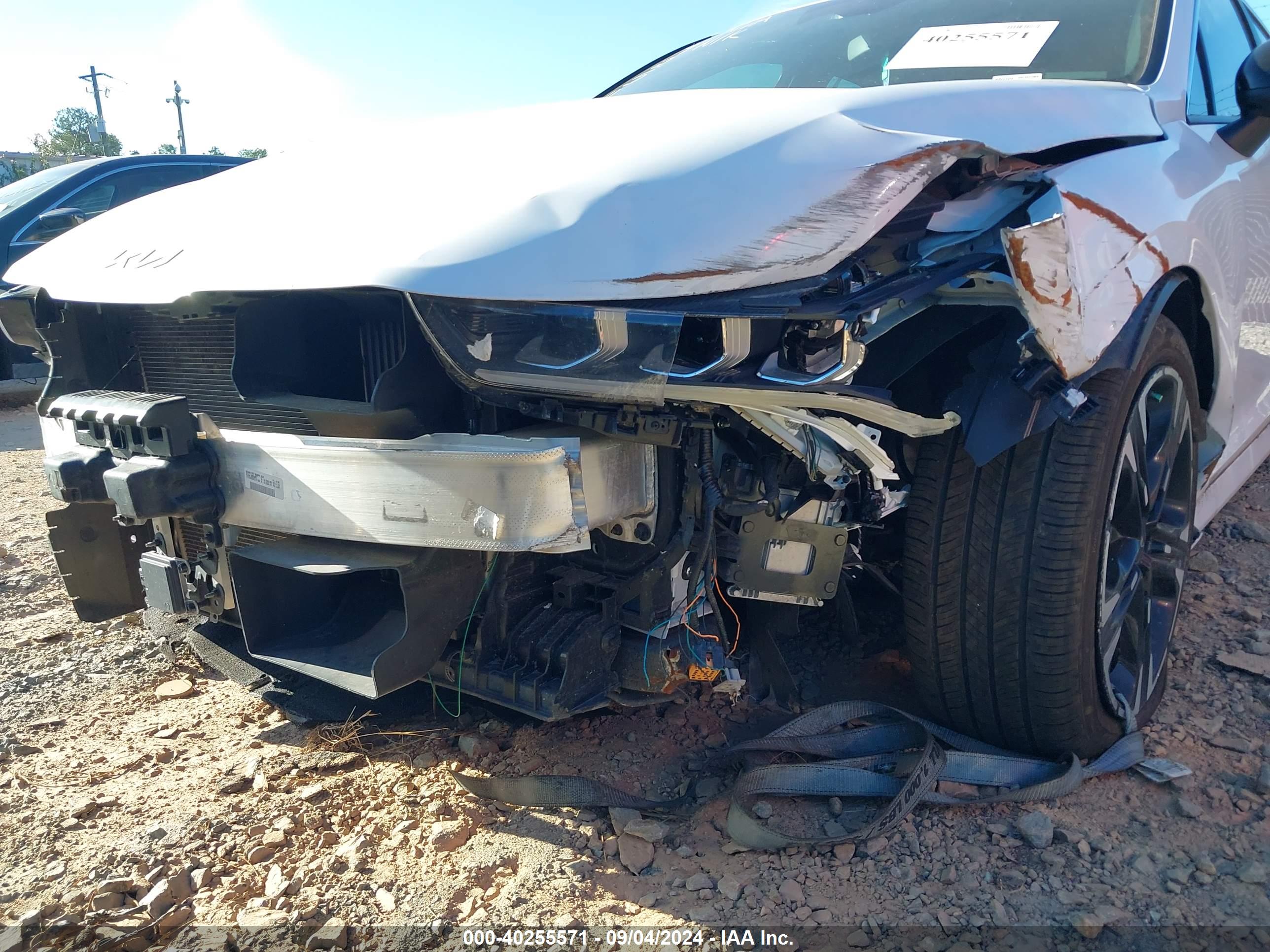 KIA K5 image 6