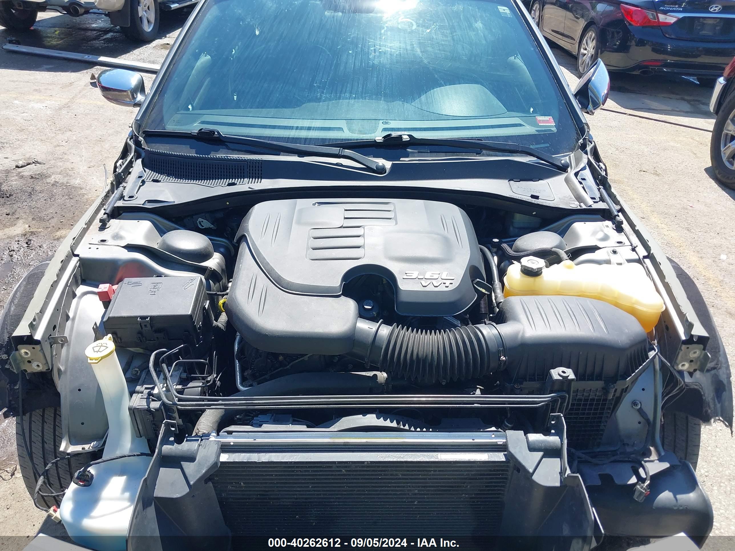 CHRYSLER 300 image 10