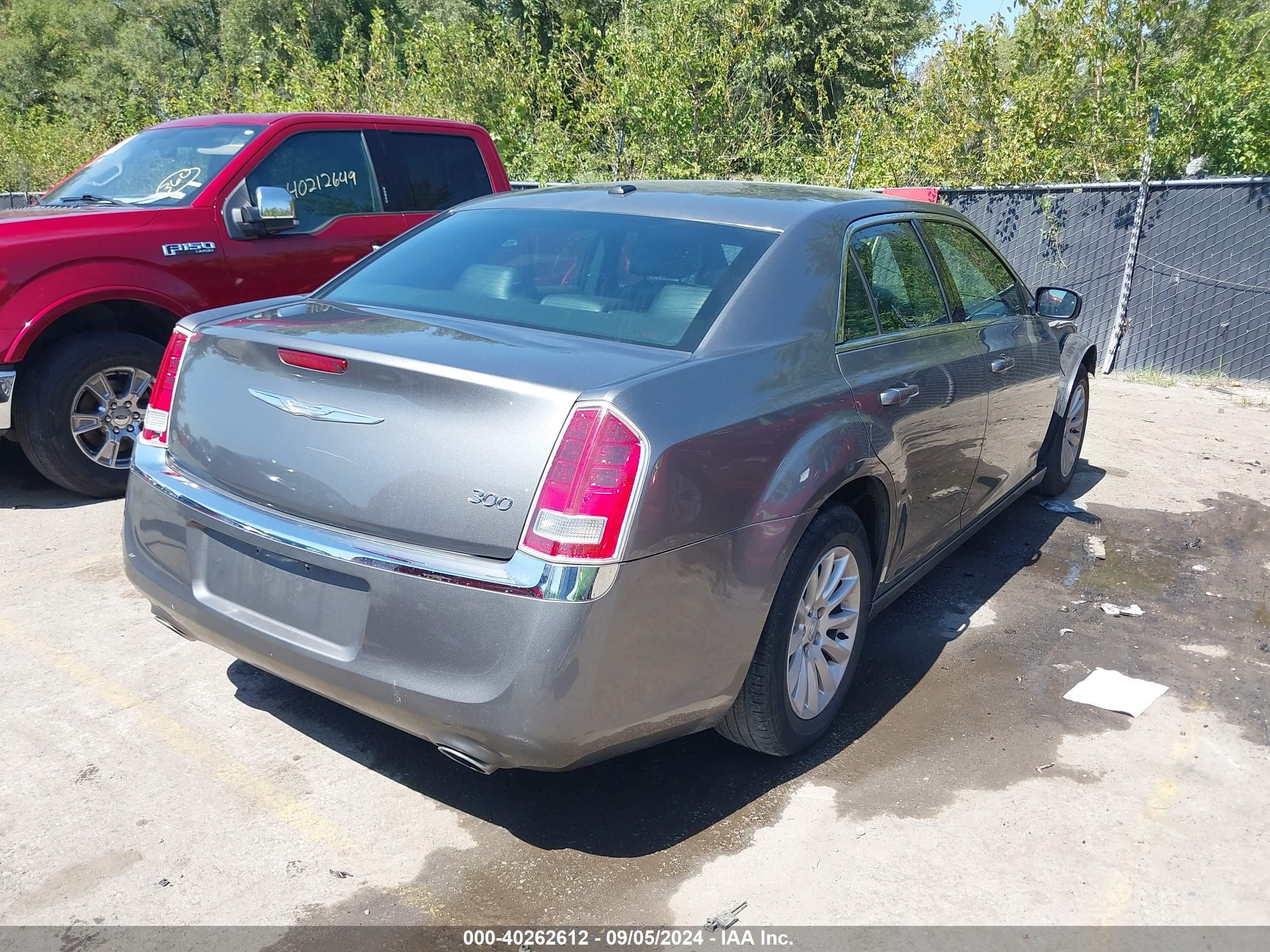 CHRYSLER 300 image 4