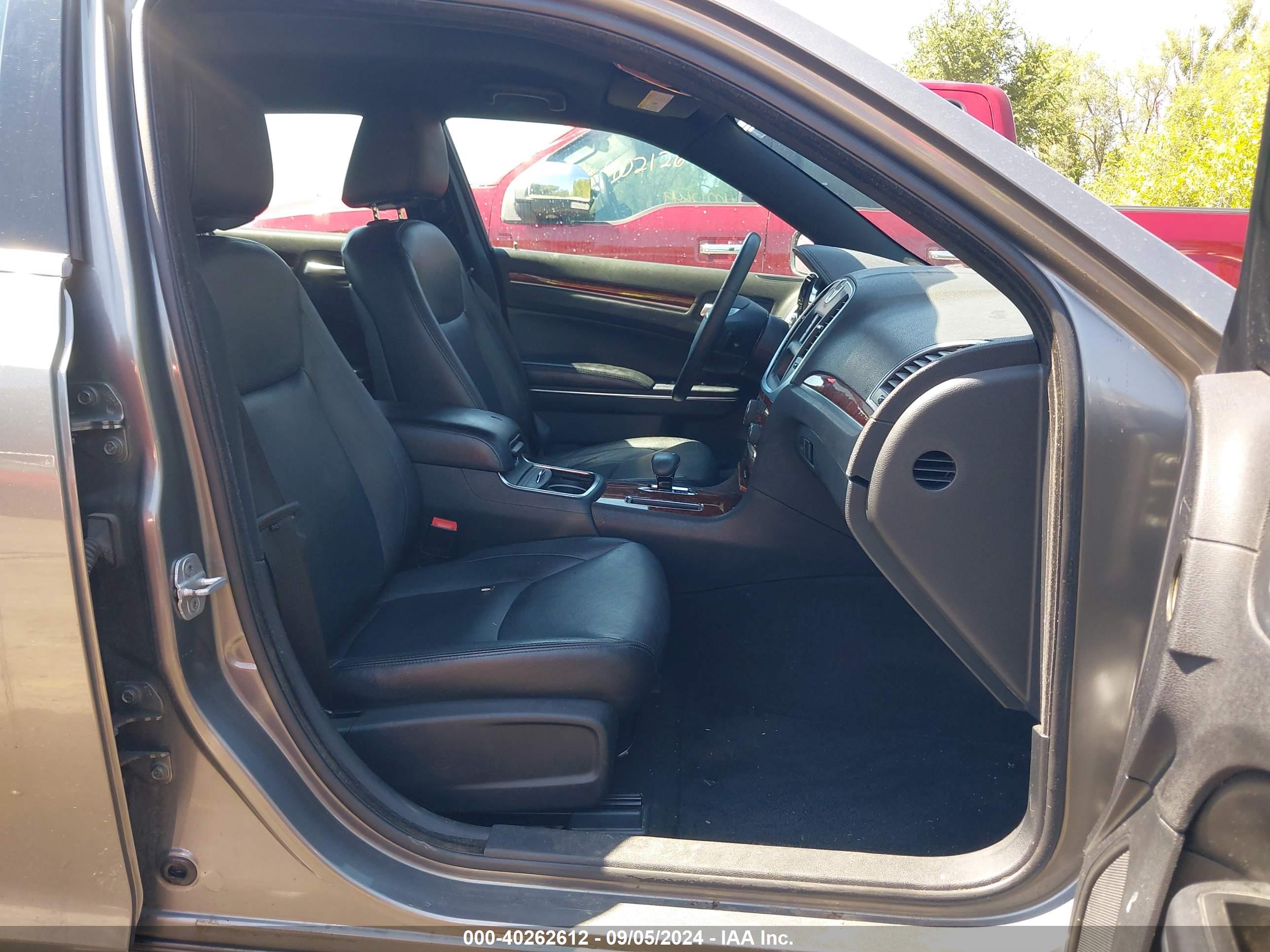 CHRYSLER 300 image 5