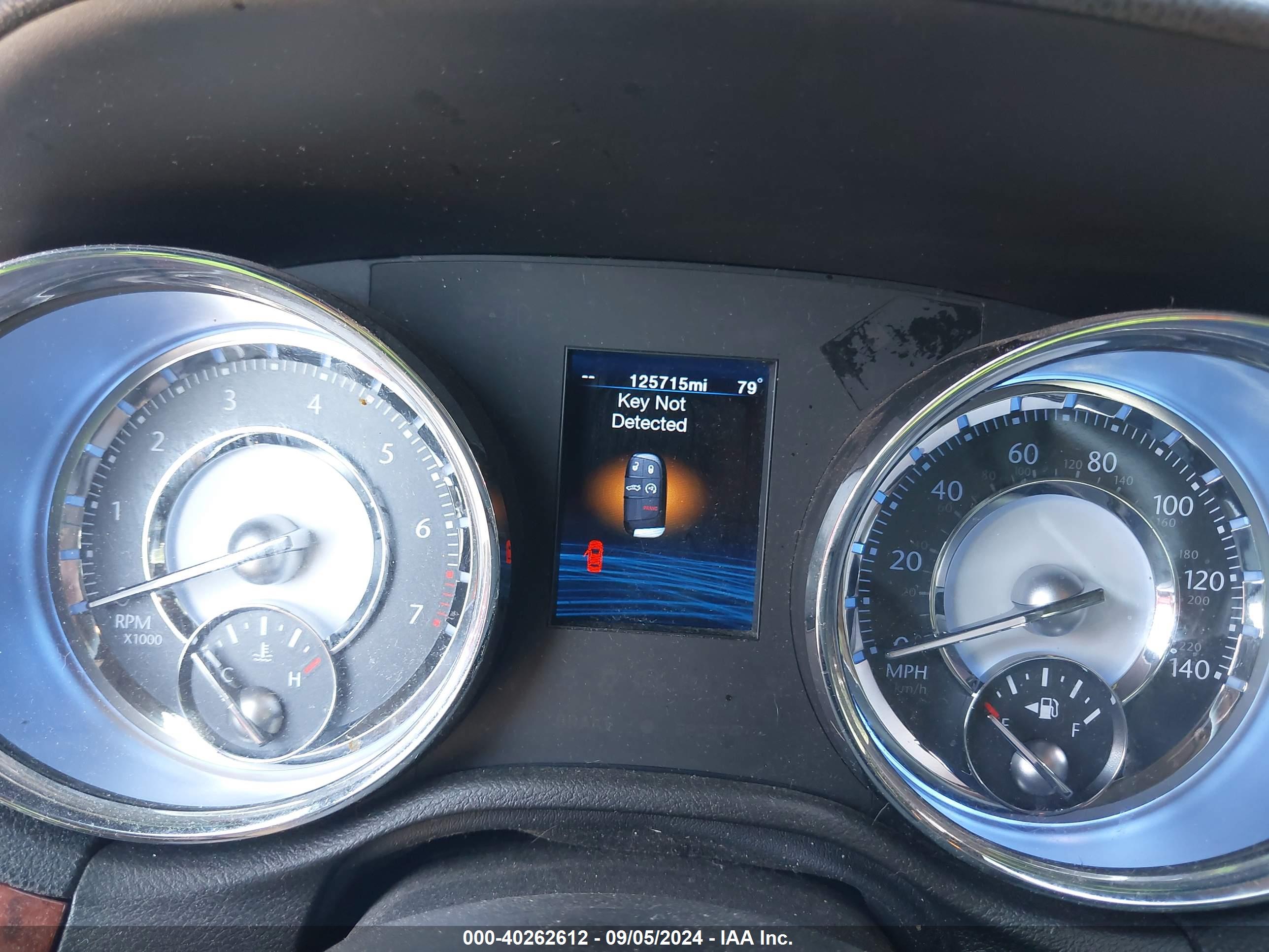 CHRYSLER 300 image 7