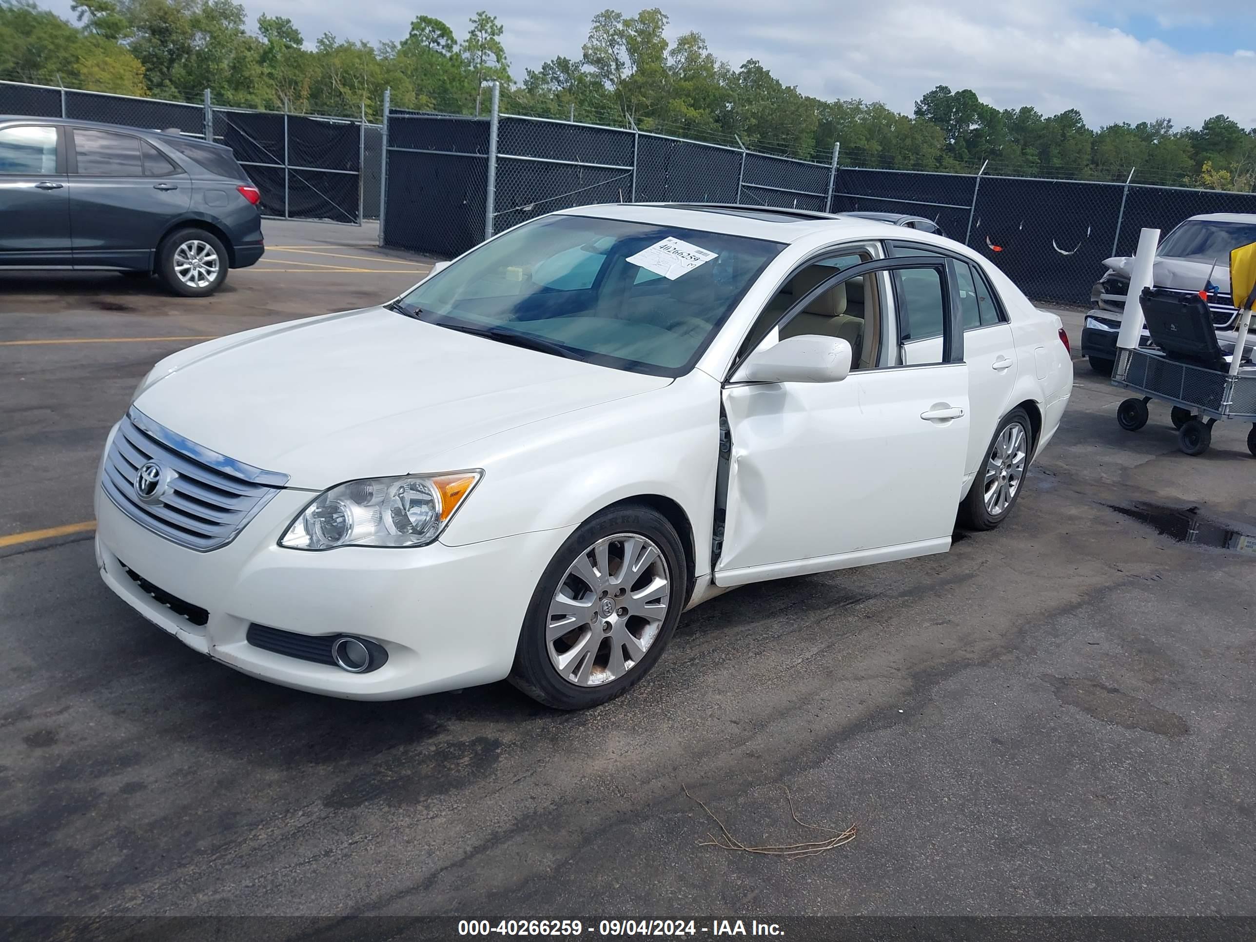 TOYOTA AVALON image 2