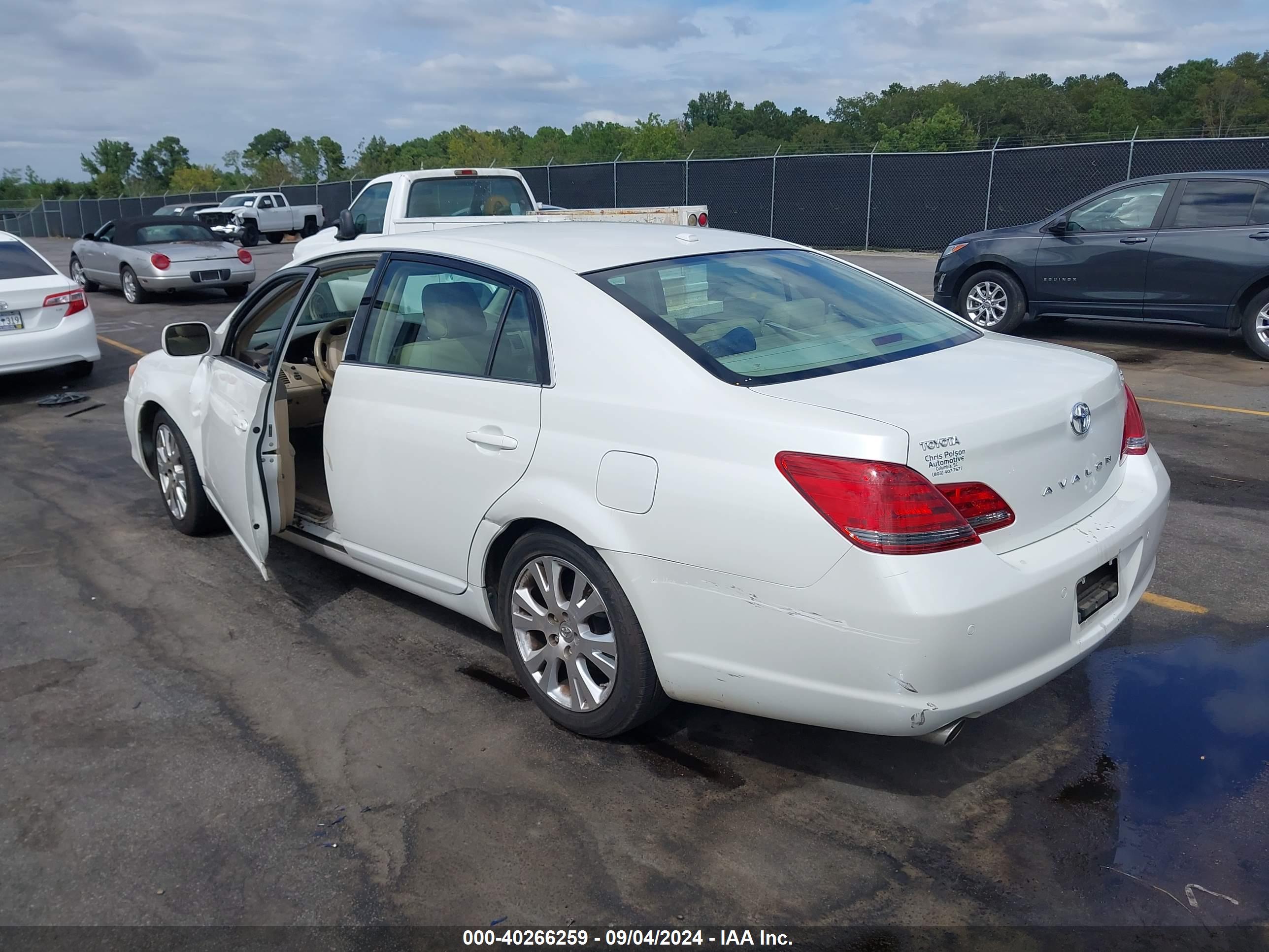 TOYOTA AVALON image 3