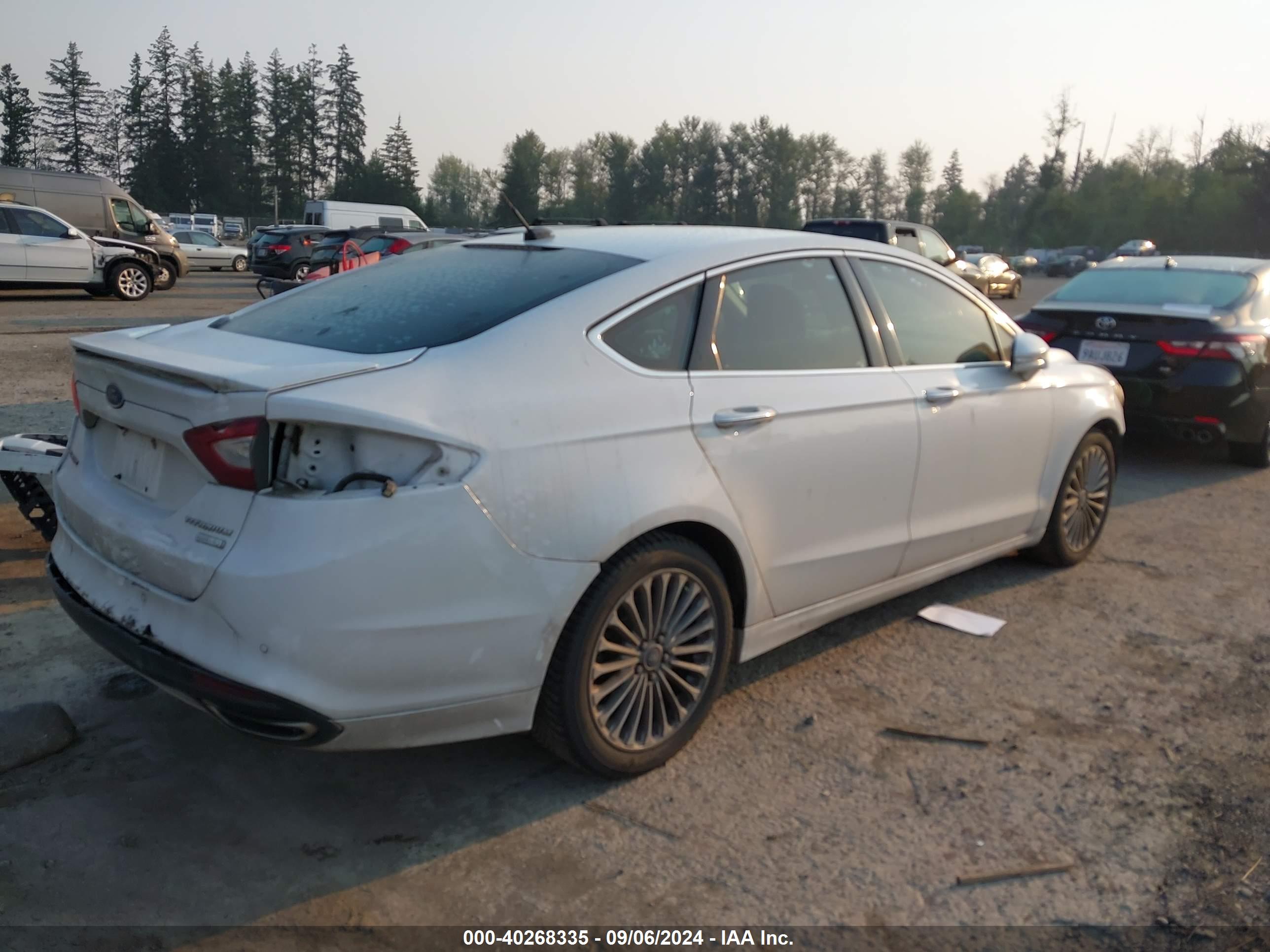 FORD FUSION image 4