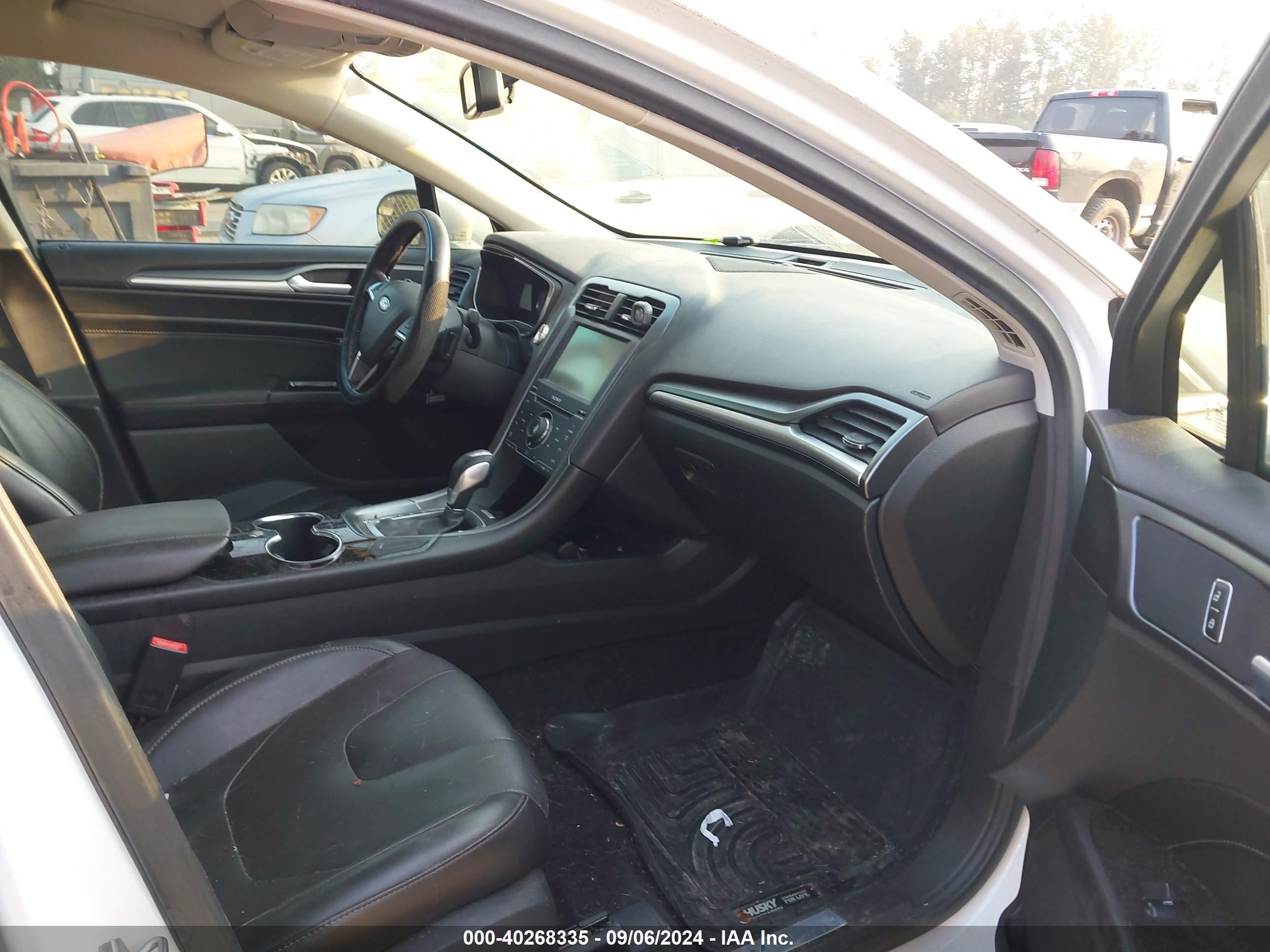 FORD FUSION image 5