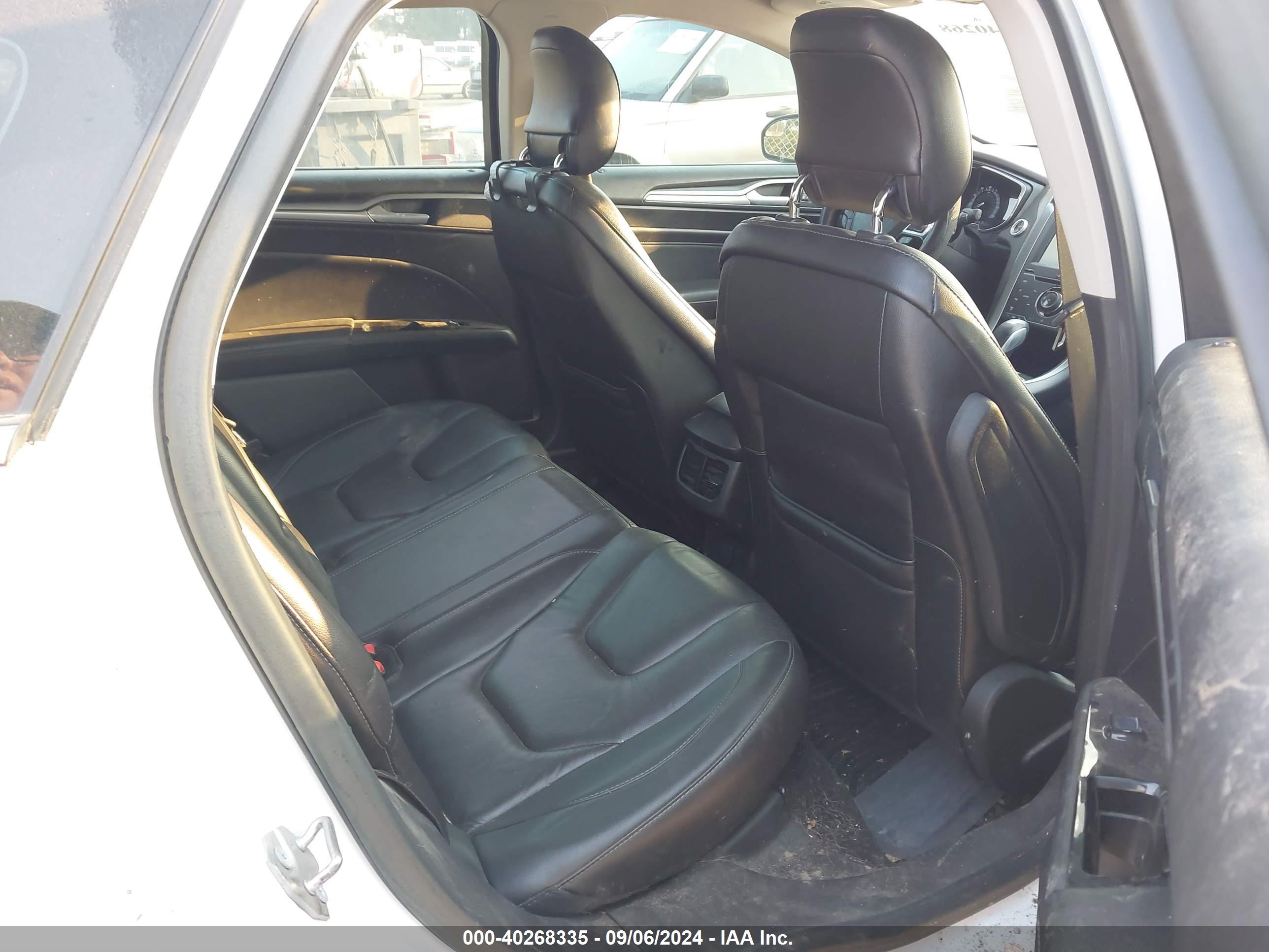 FORD FUSION image 8