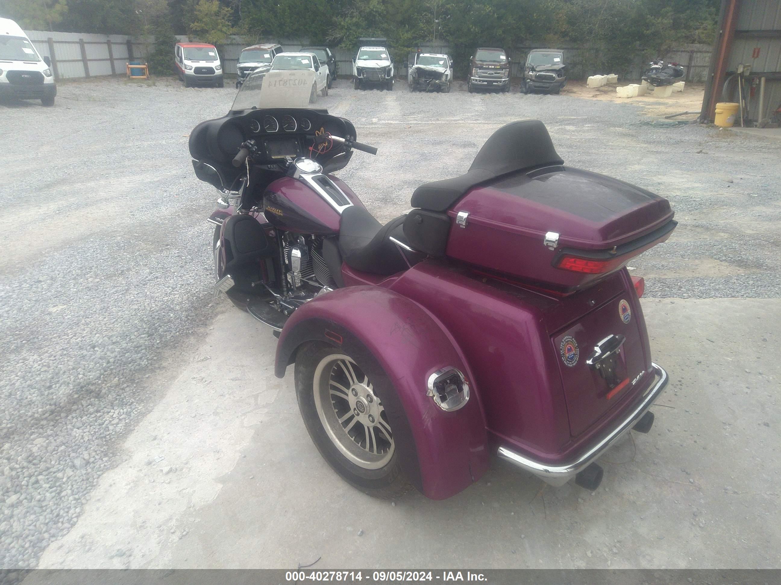 HARLEY-DAVIDSON FLHTCUTG image 3