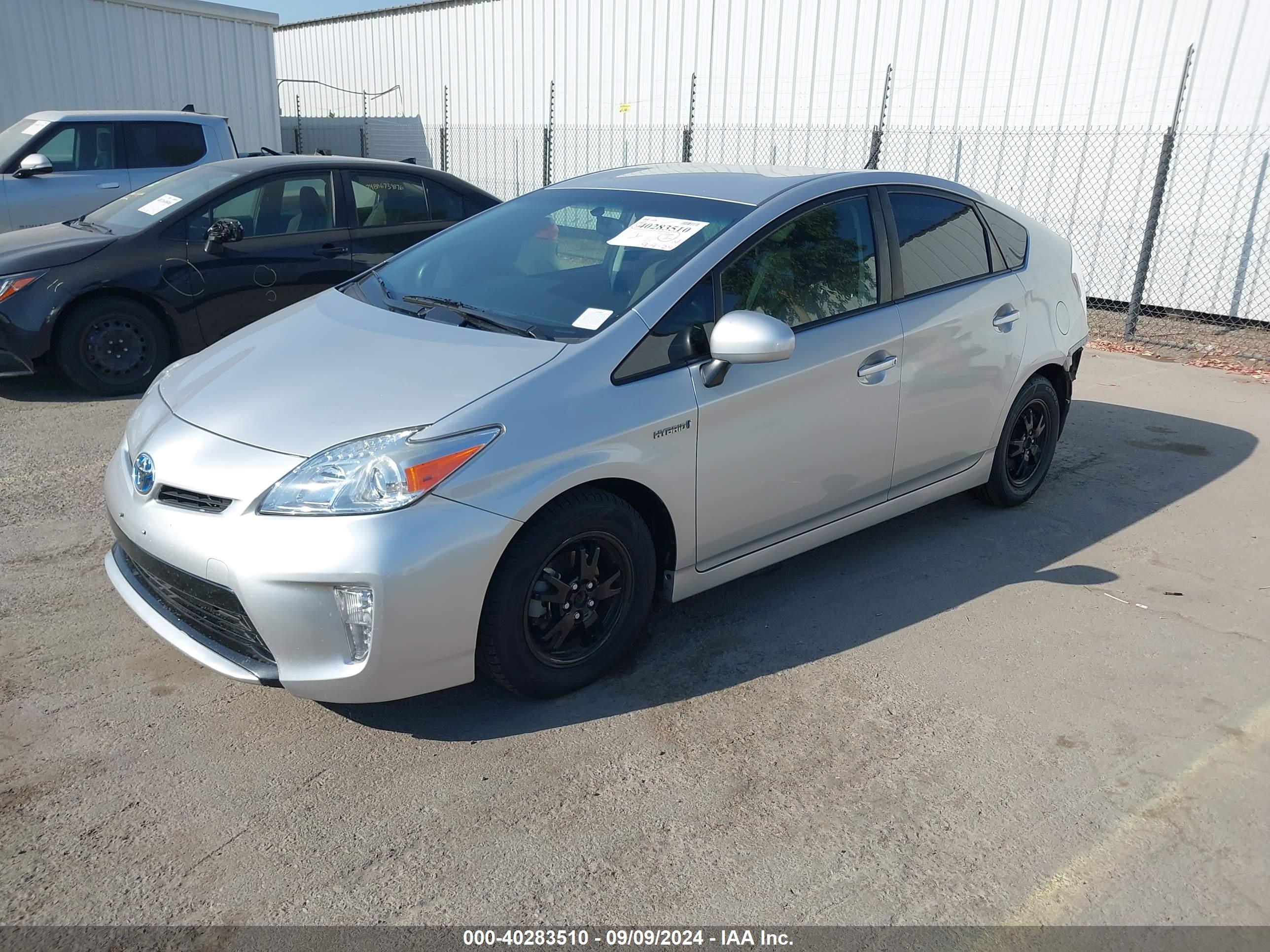 TOYOTA PRIUS image 2