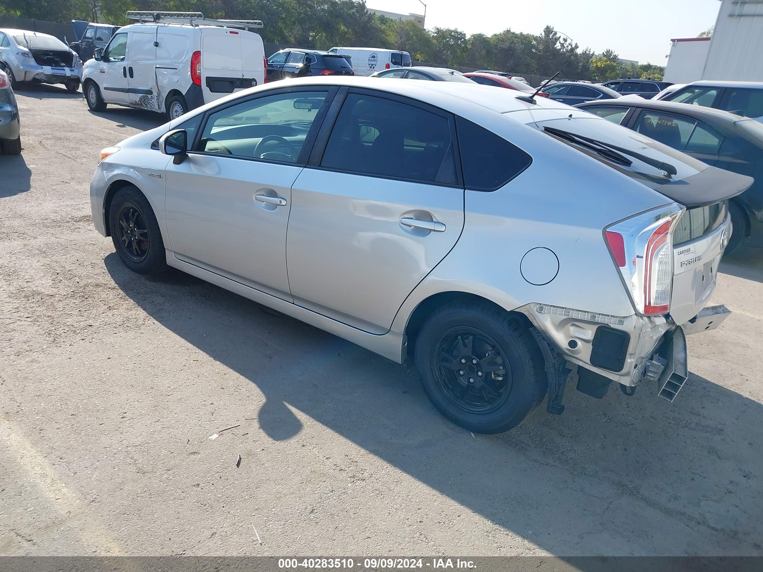 TOYOTA PRIUS image 3