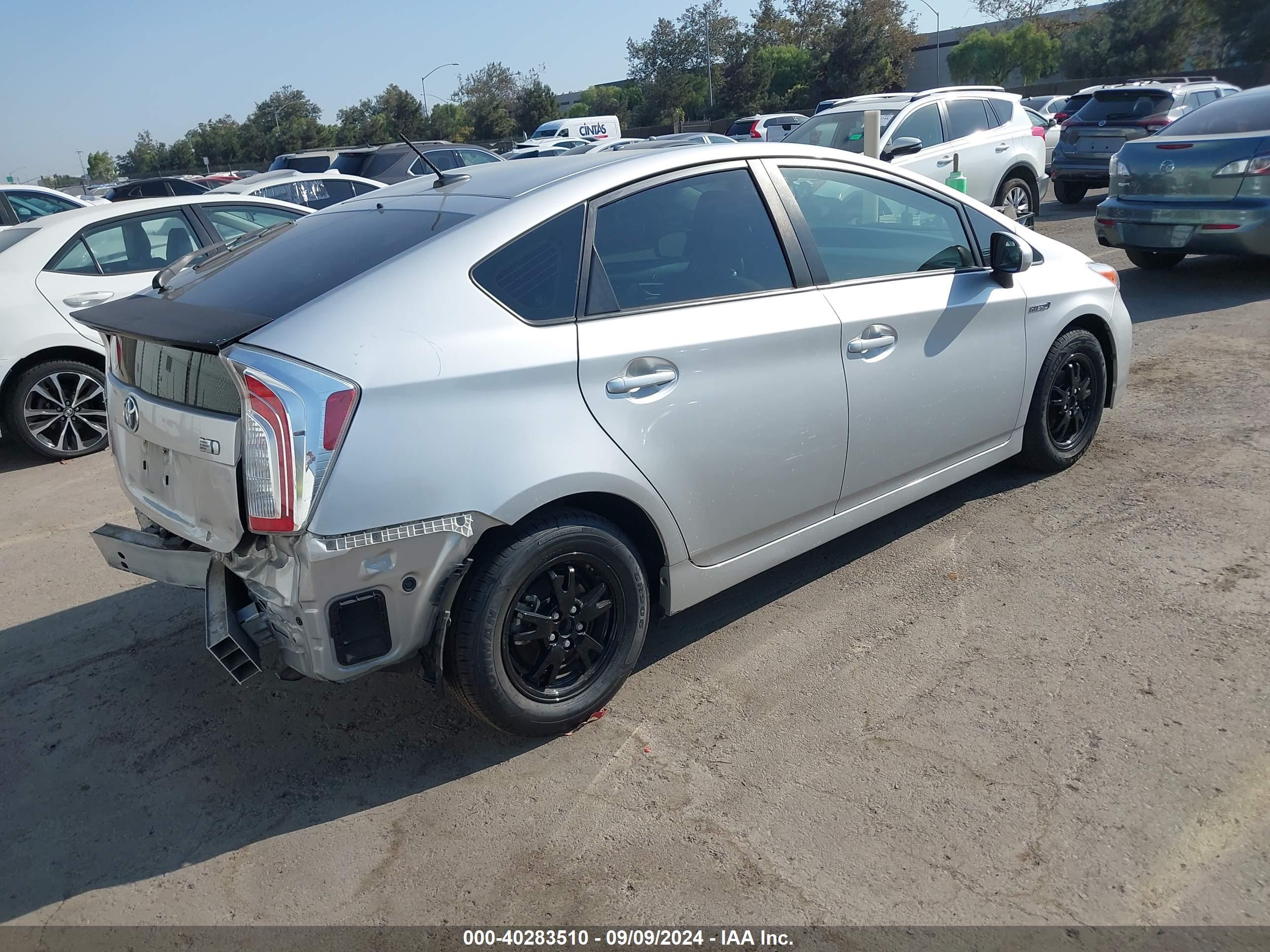 TOYOTA PRIUS image 4