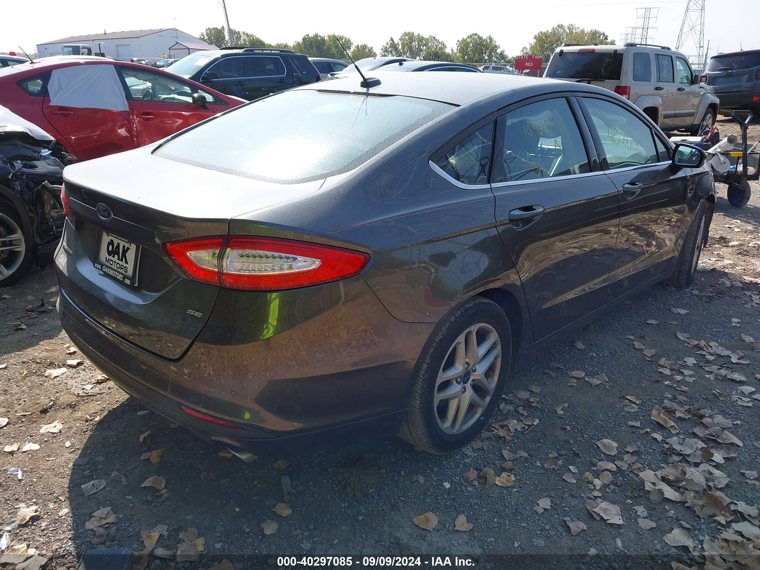 FORD FUSION image 4
