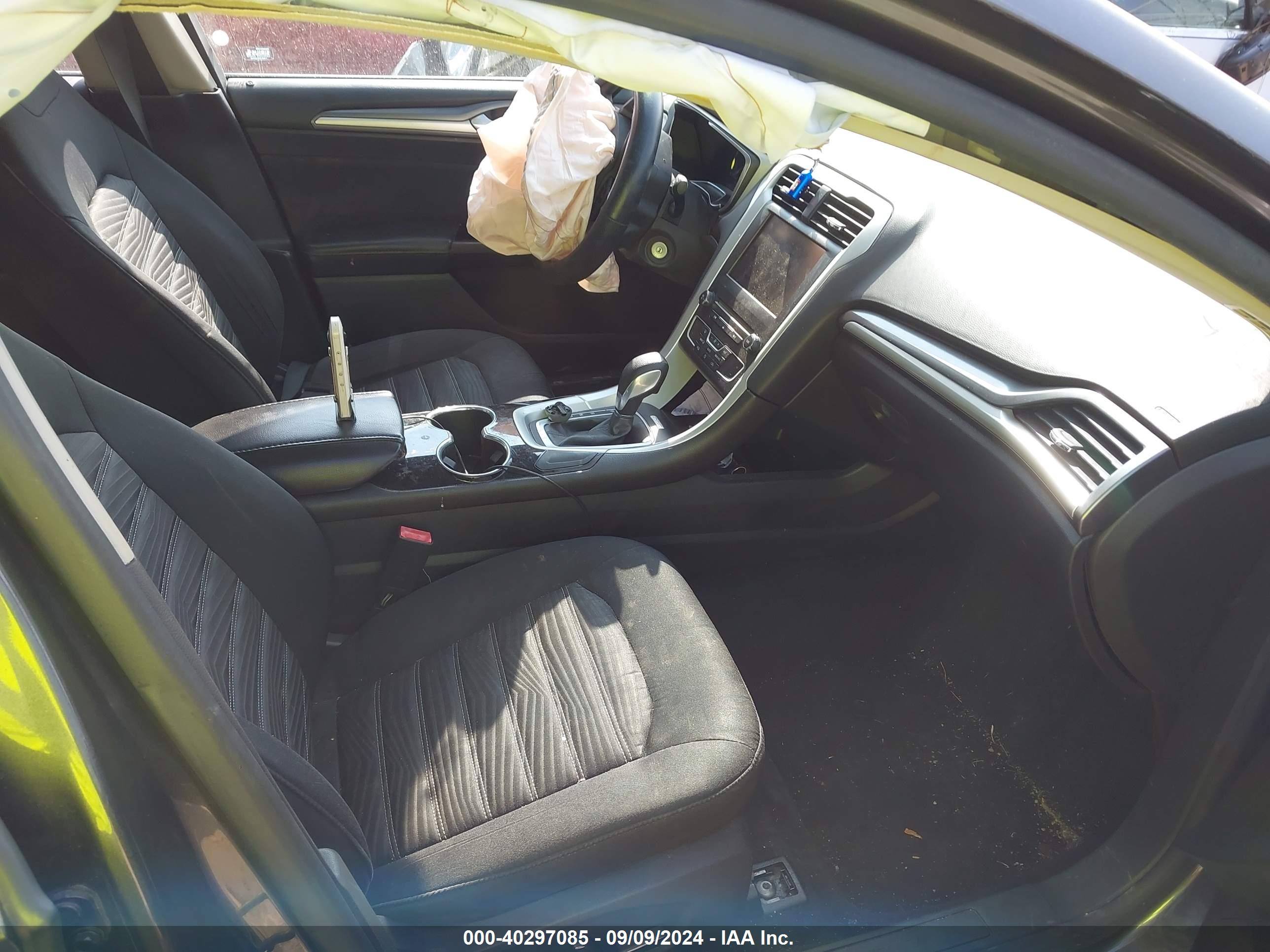 FORD FUSION image 5