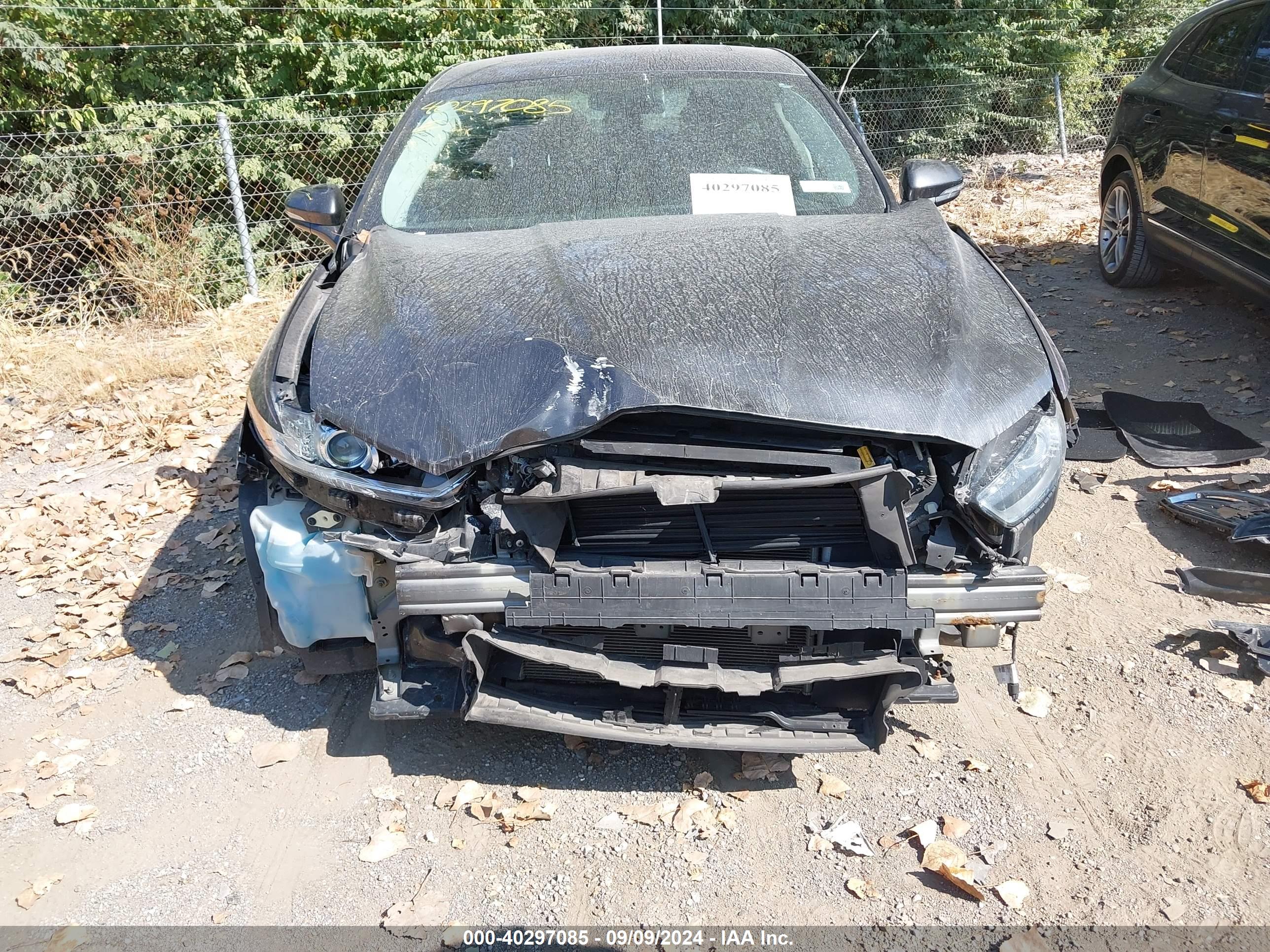 FORD FUSION image 6