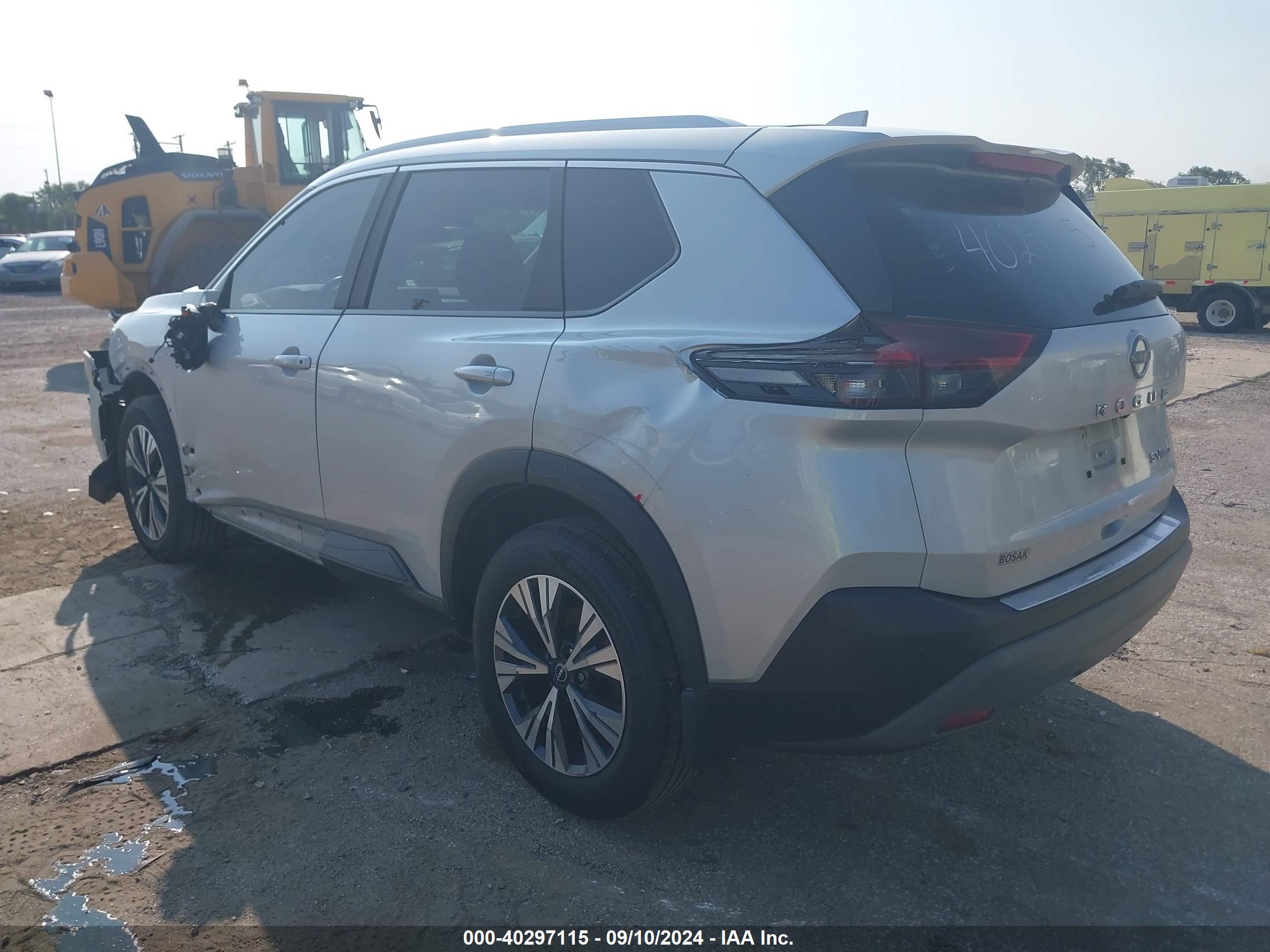 NISSAN ROGUE image 3
