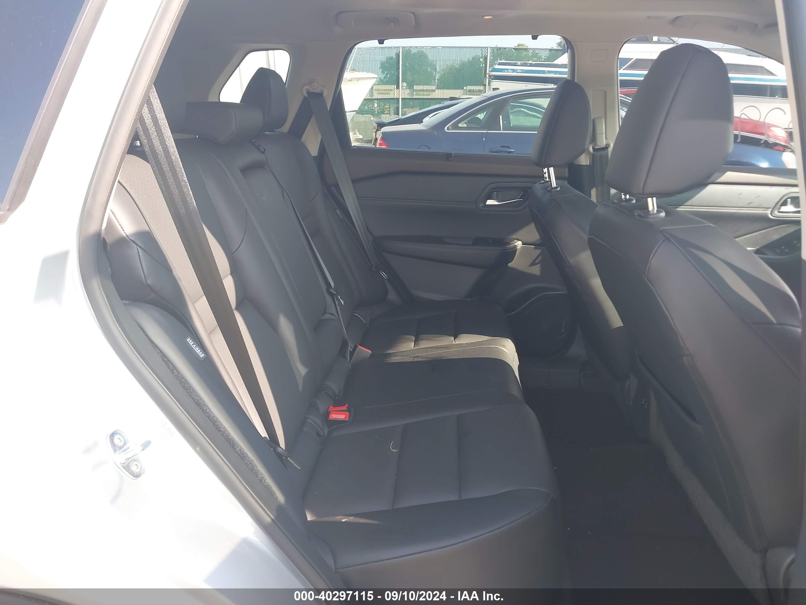 NISSAN ROGUE image 8