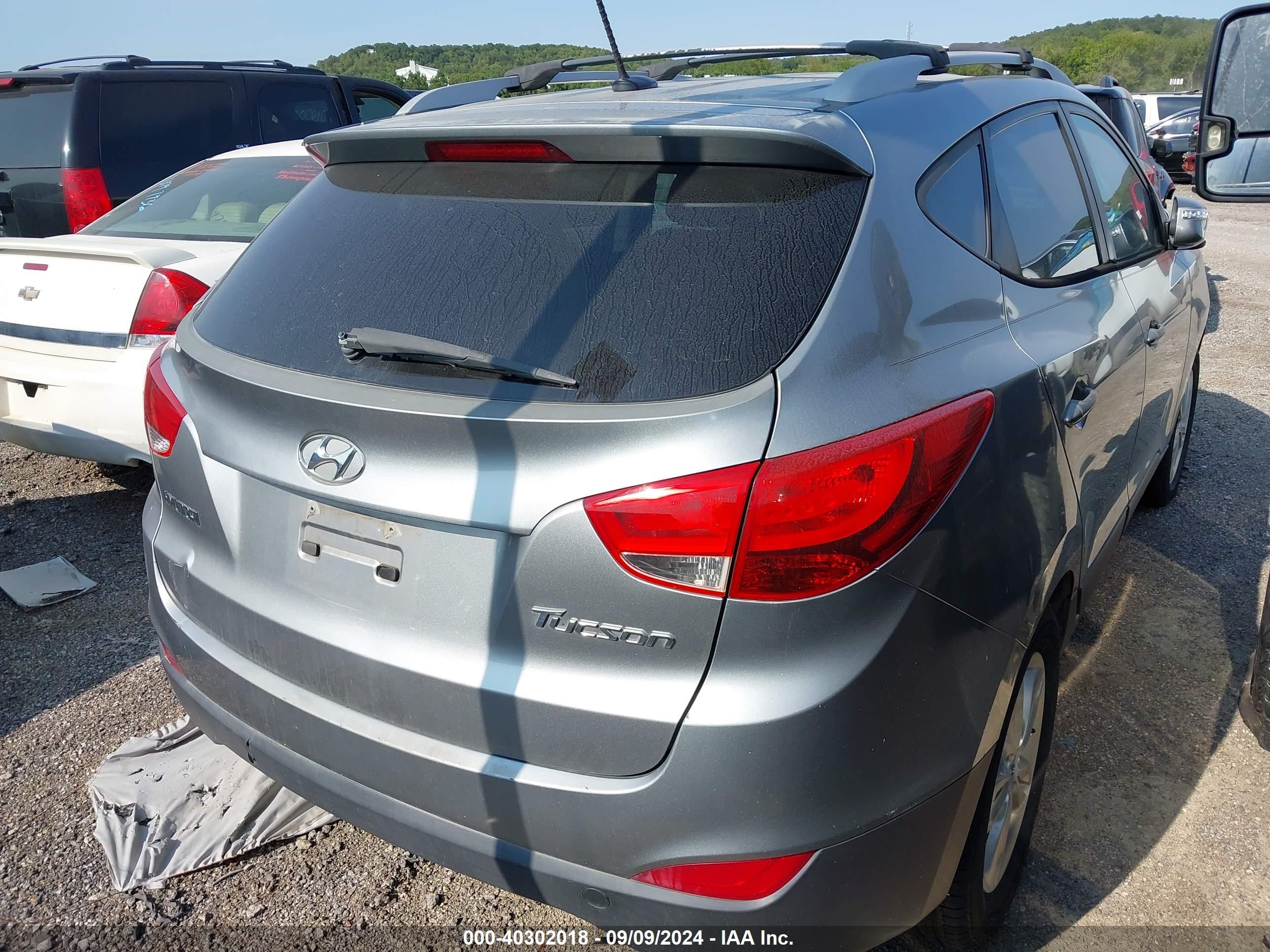 HYUNDAI TUCSON image 4