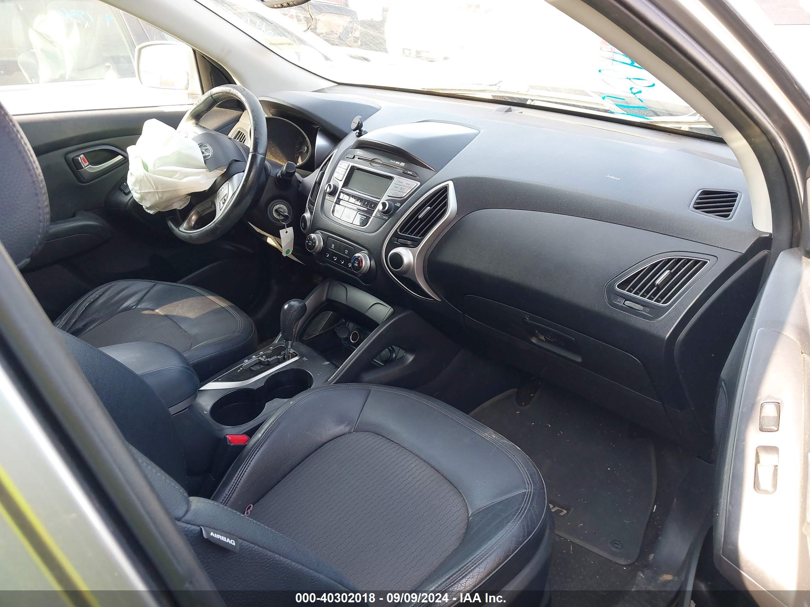 HYUNDAI TUCSON image 5
