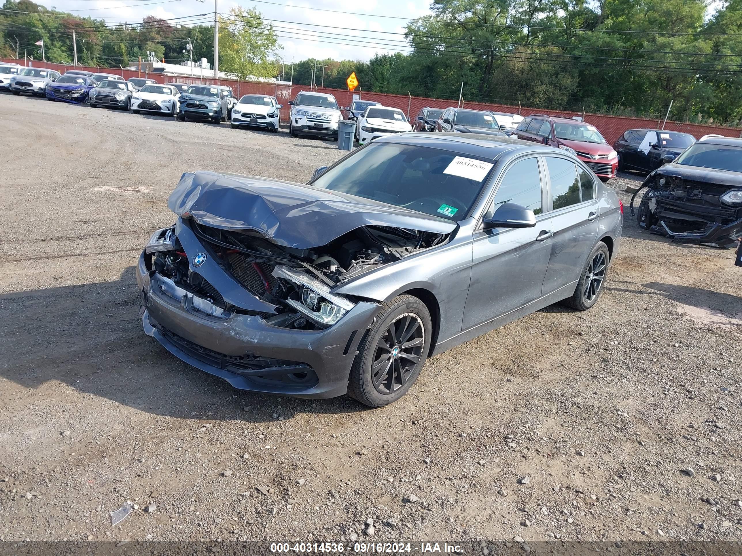 BMW 320I image 2