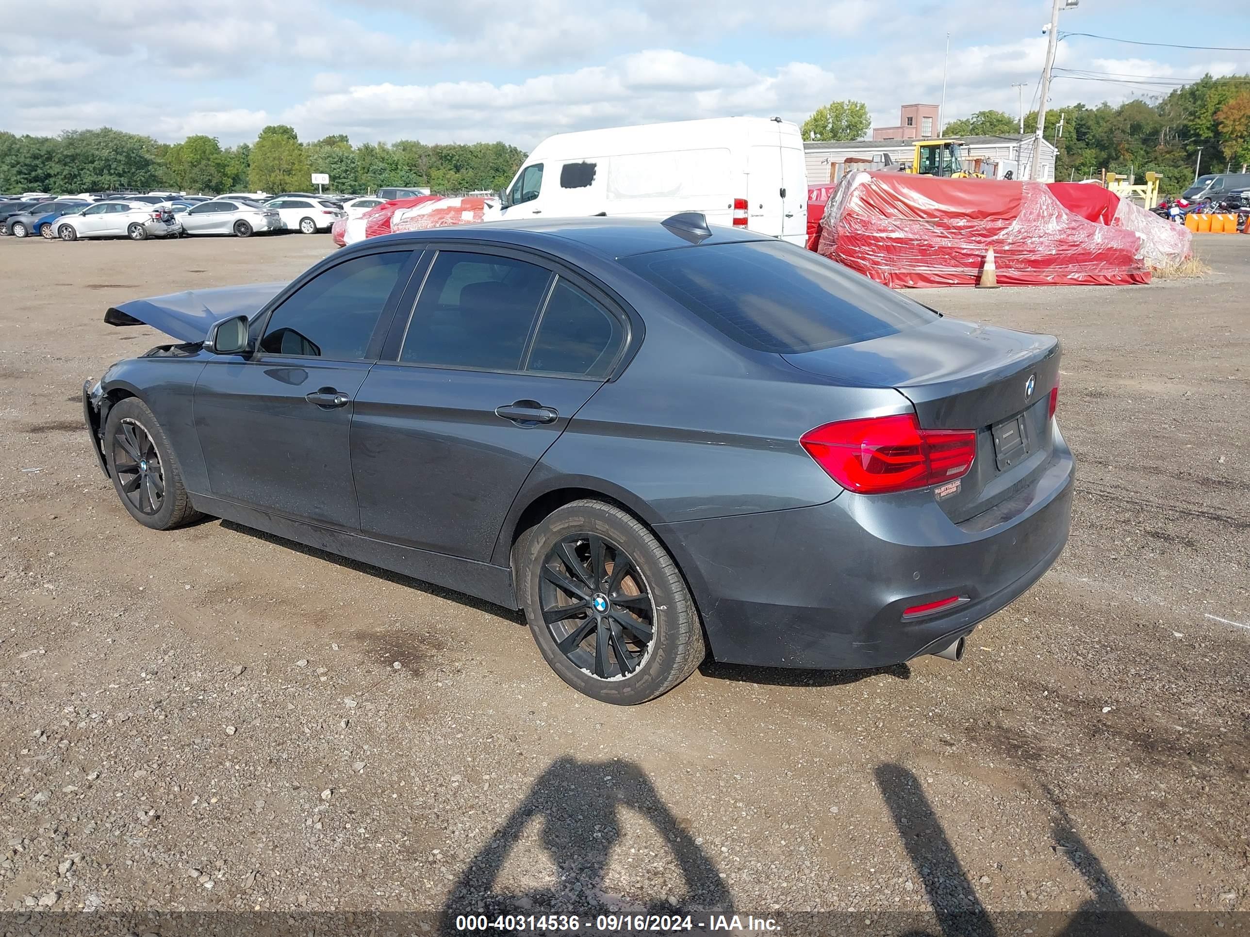 BMW 320I image 3
