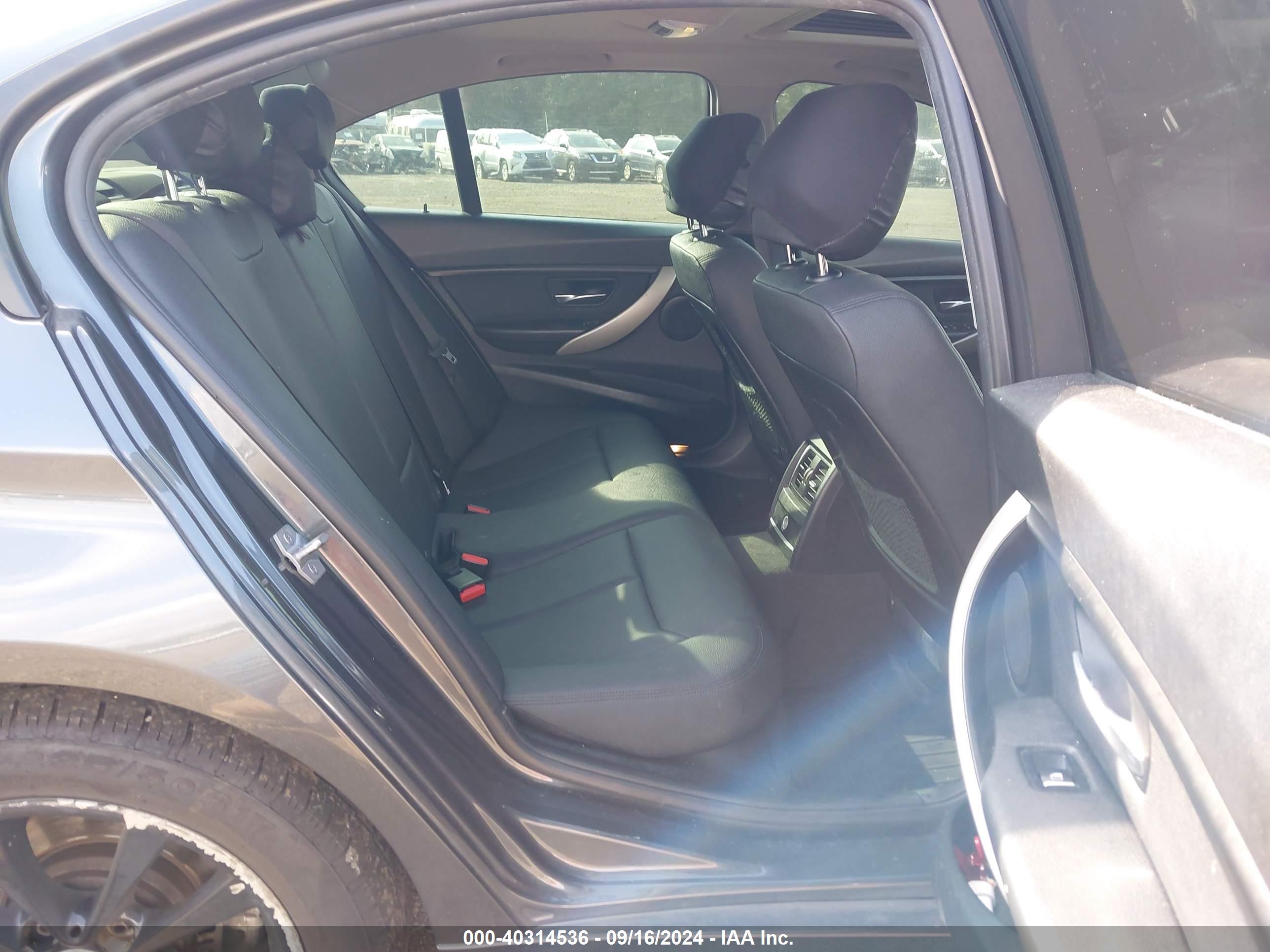 BMW 320I image 8