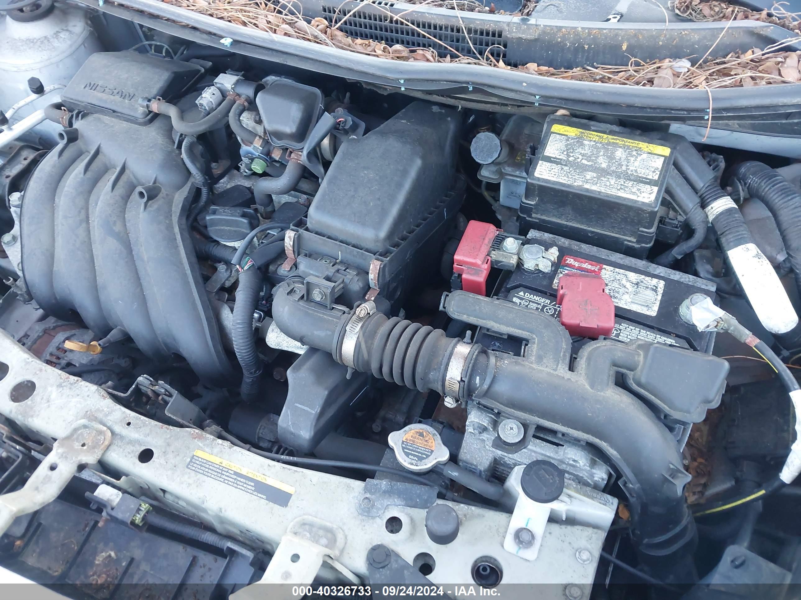 NISSAN VERSA image 10