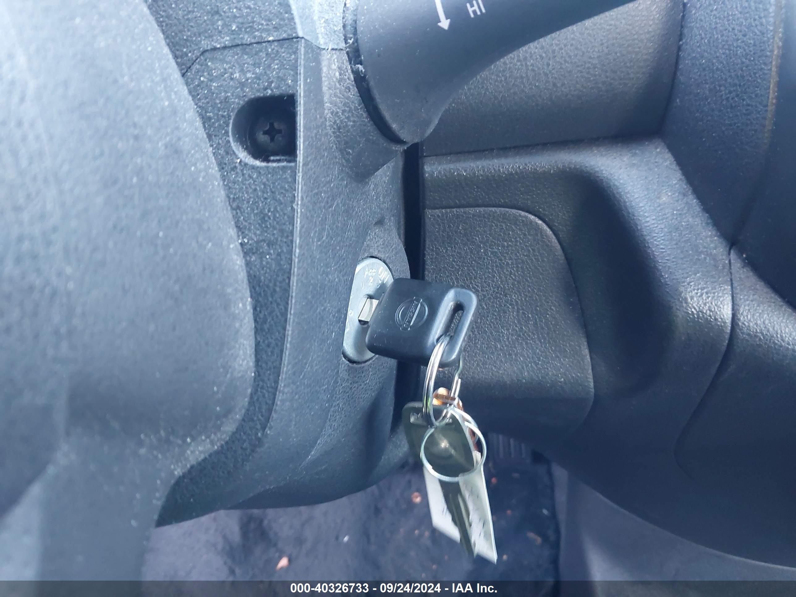 NISSAN VERSA image 11