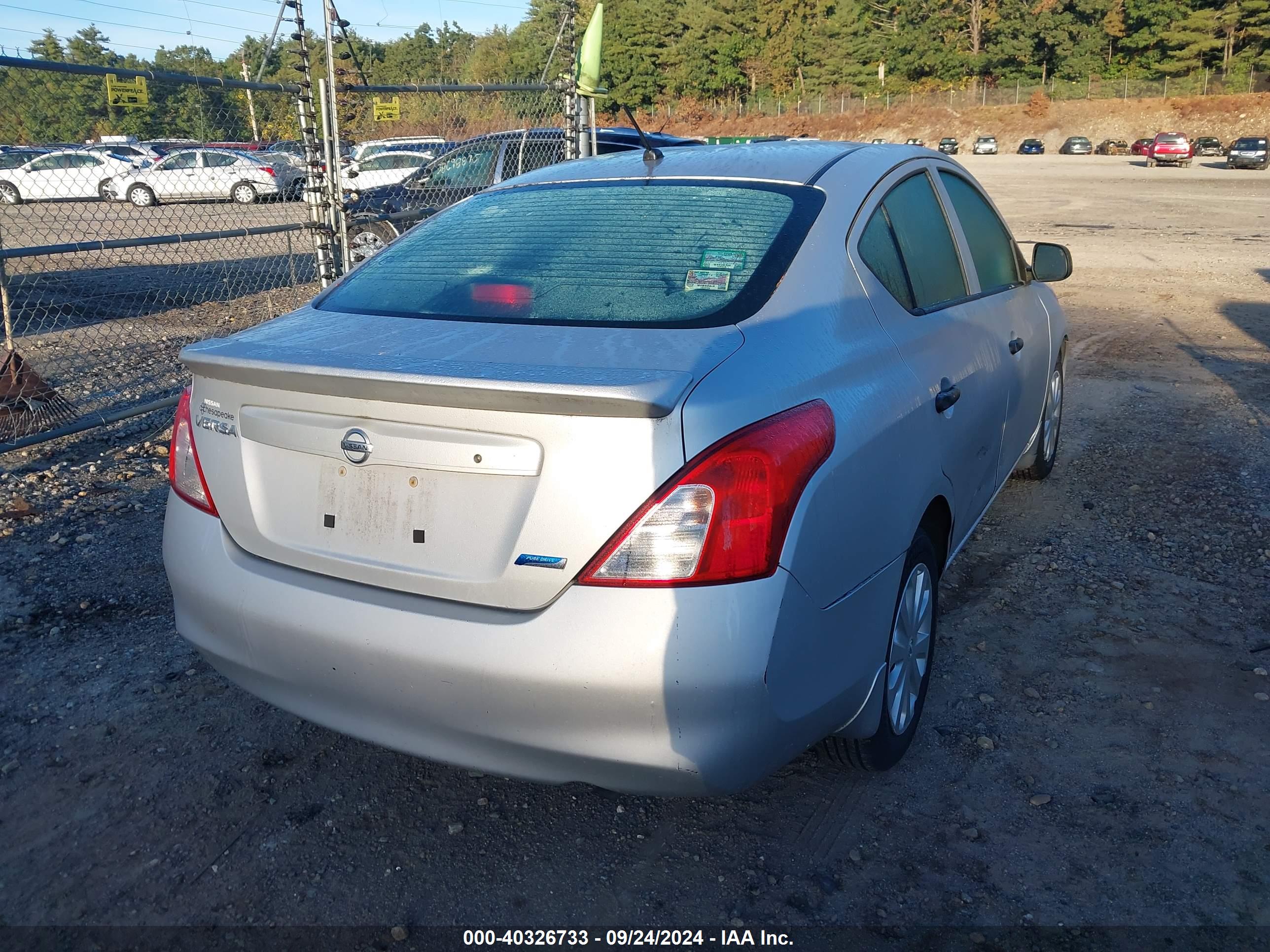 NISSAN VERSA image 4
