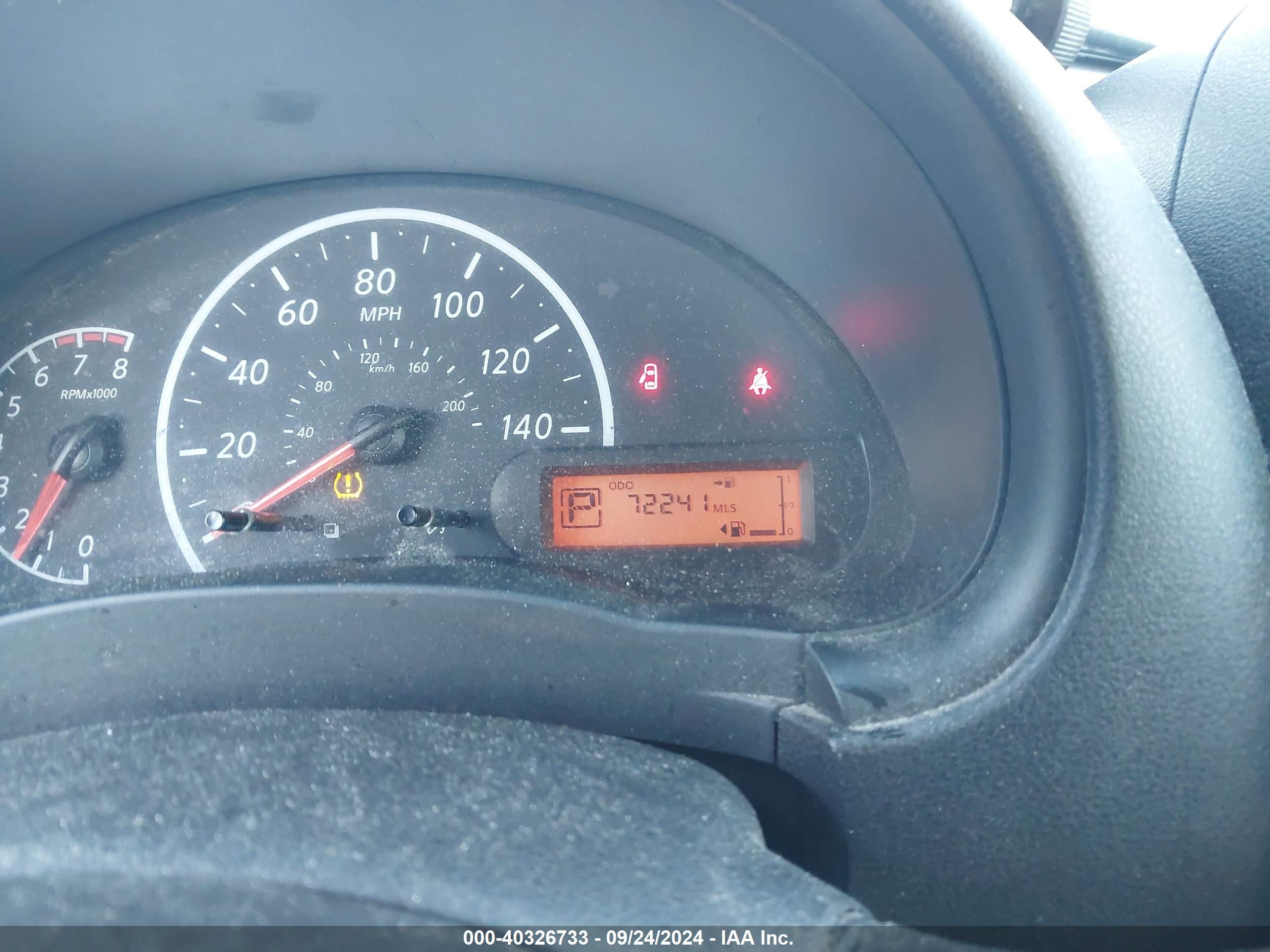 NISSAN VERSA image 7