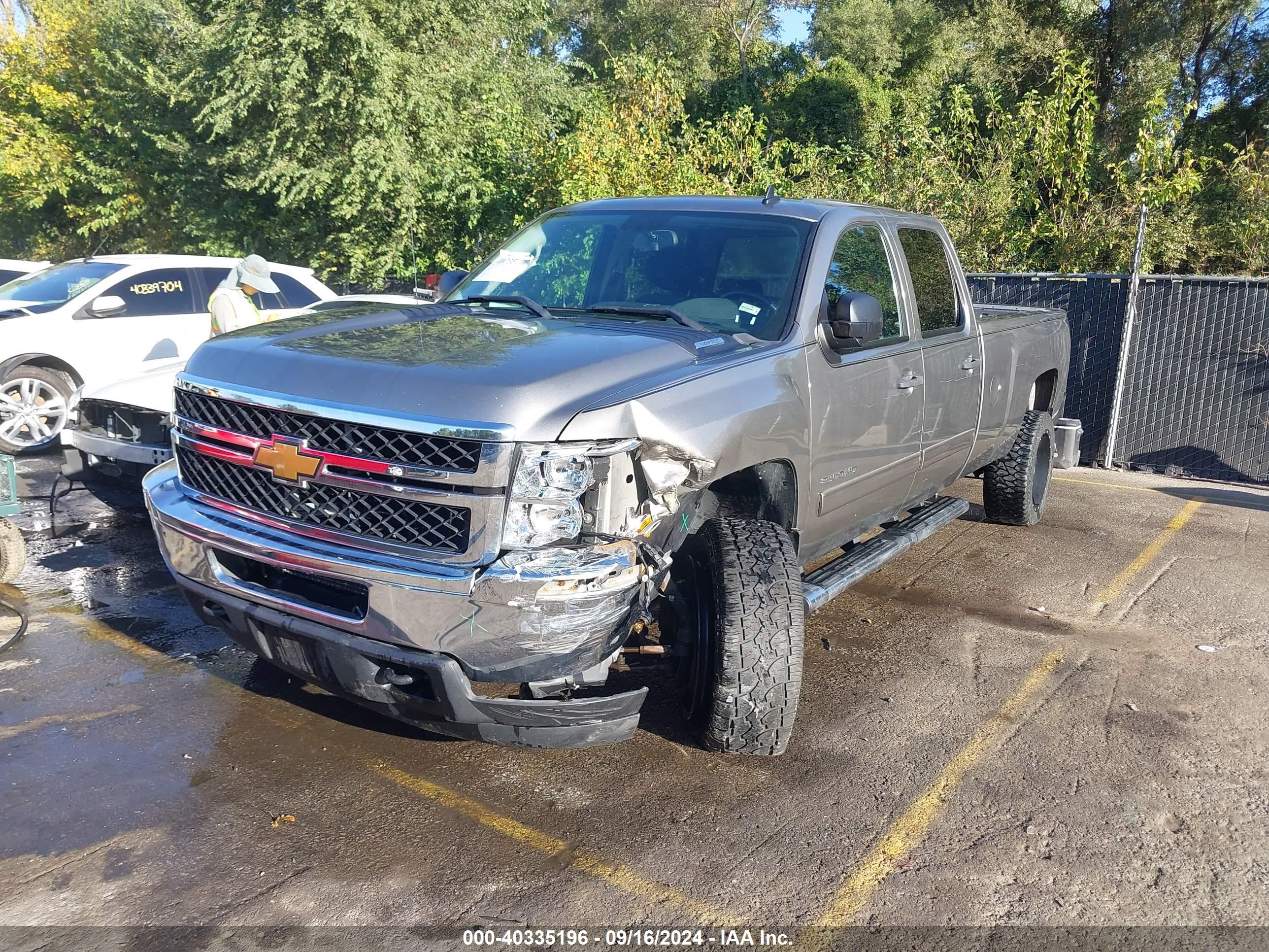 CHEVROLET SILVERADO image 2
