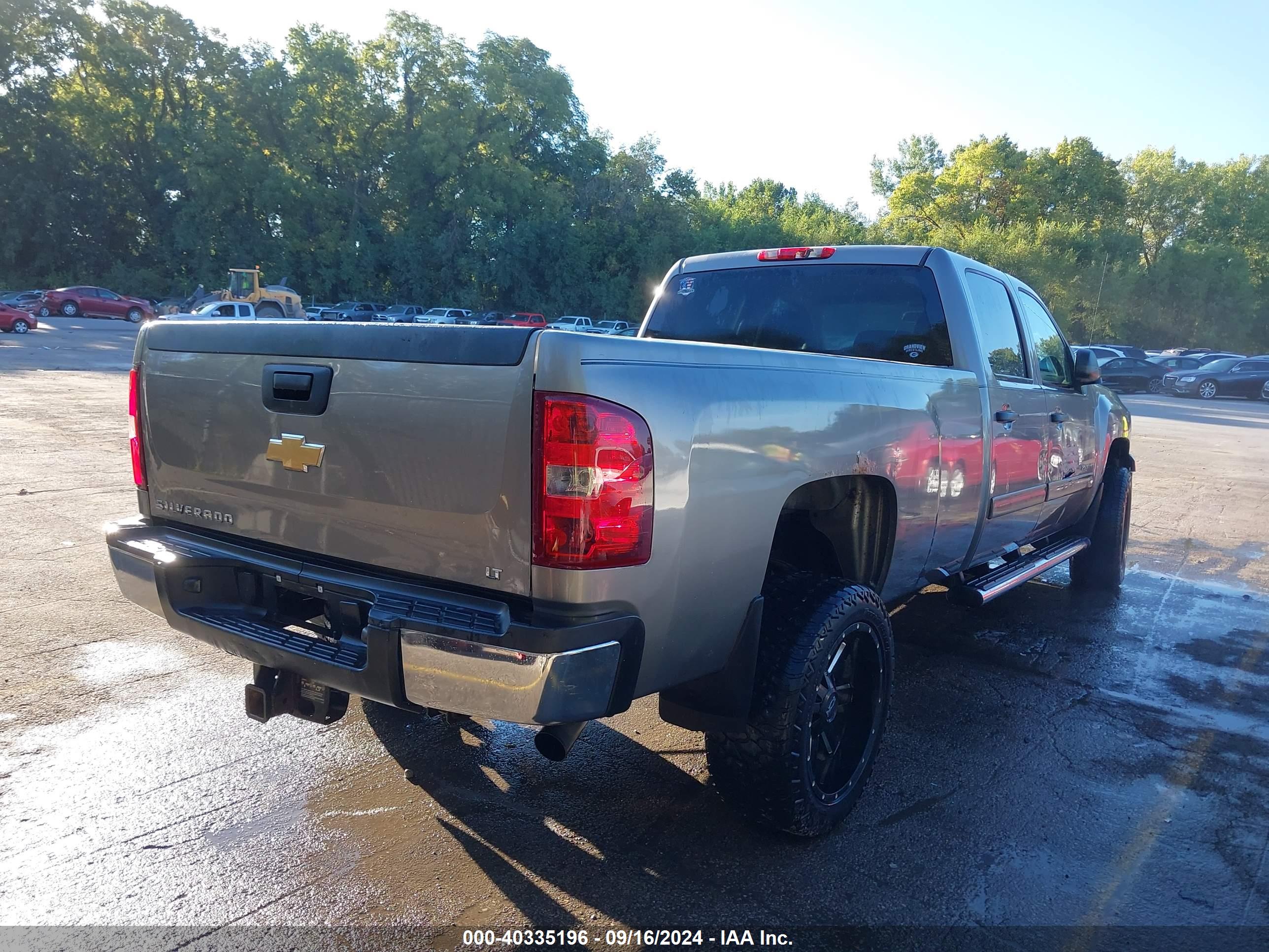 CHEVROLET SILVERADO image 4